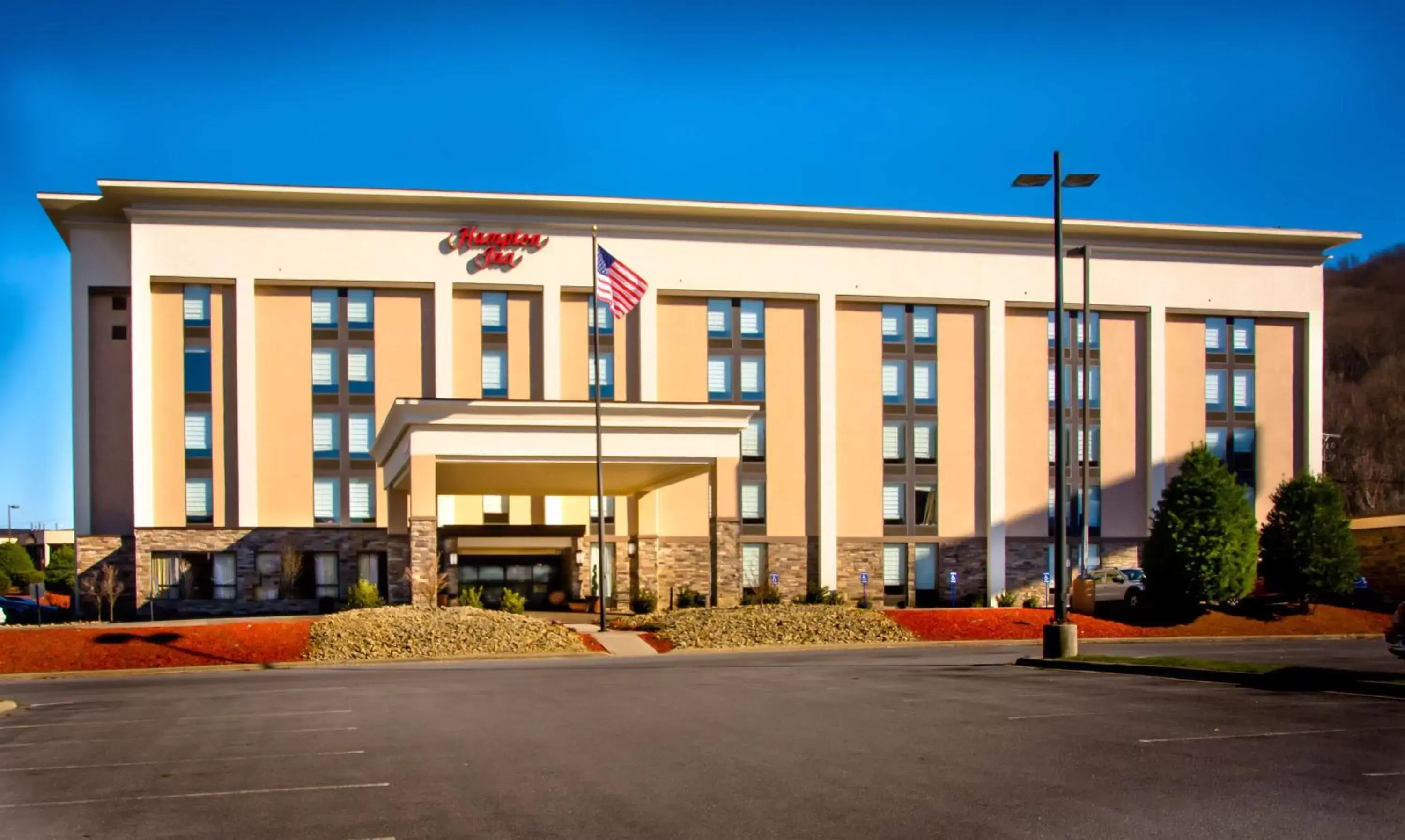 Property Building in Hampton Inn Princeton