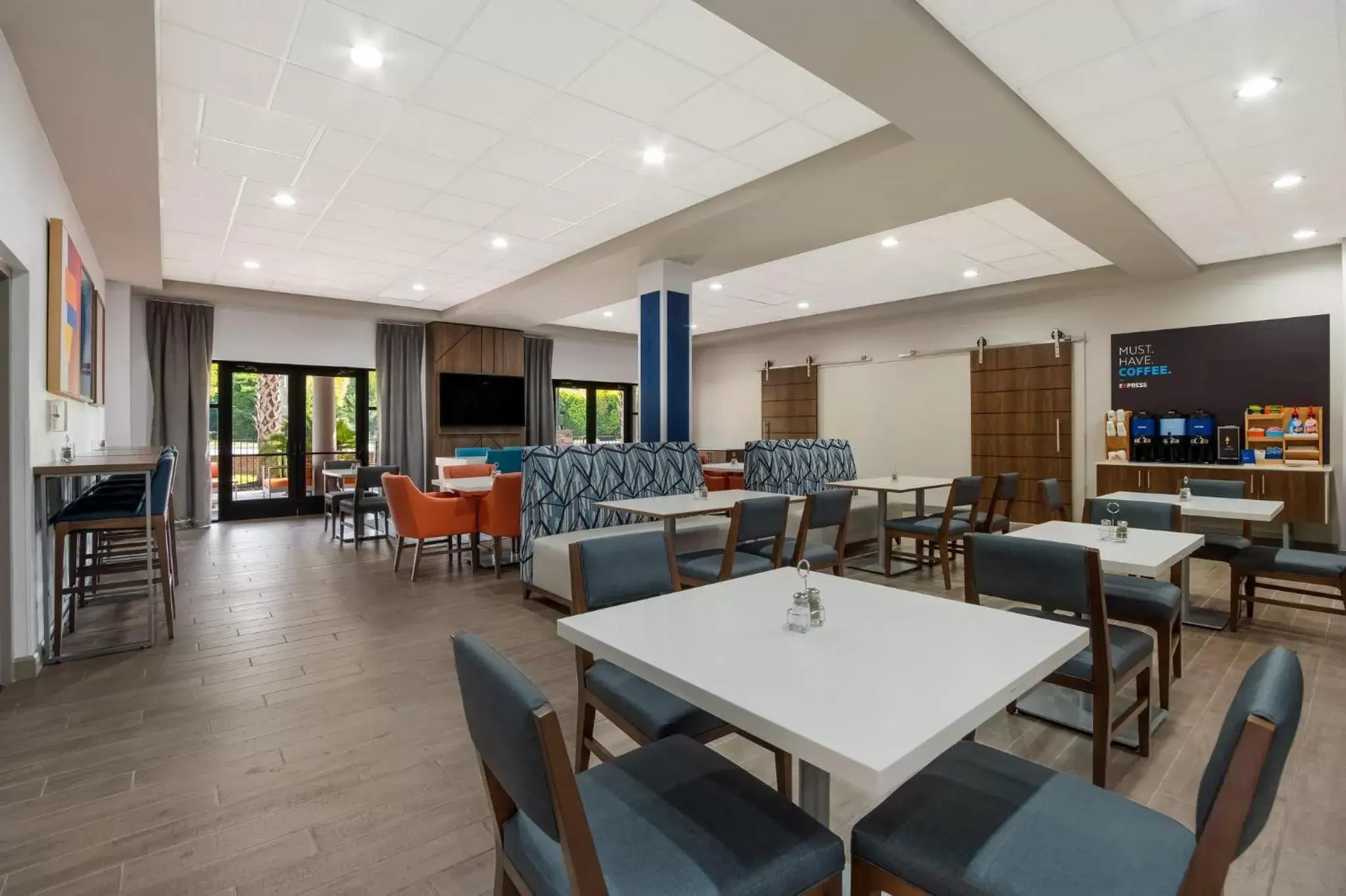 Breakfast in Holiday Inn Express & Suites Lexington by IHG Breakfast in Holiday Inn Express & Suites Lexington by IHG