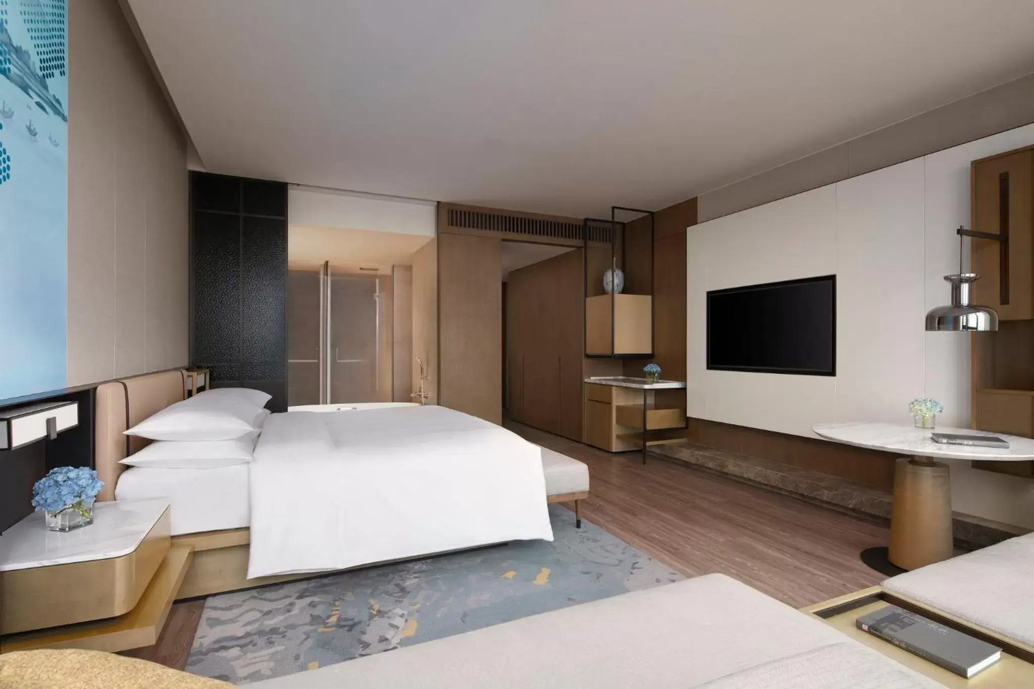 Bedroom, TV/Entertainment Center in Jinhua Marriott Hotel