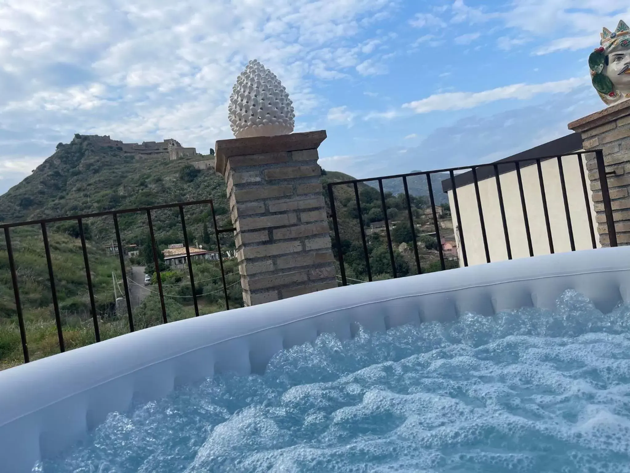 Hot Tub, Swimming Pool in Bed and Relax-Il Maniero