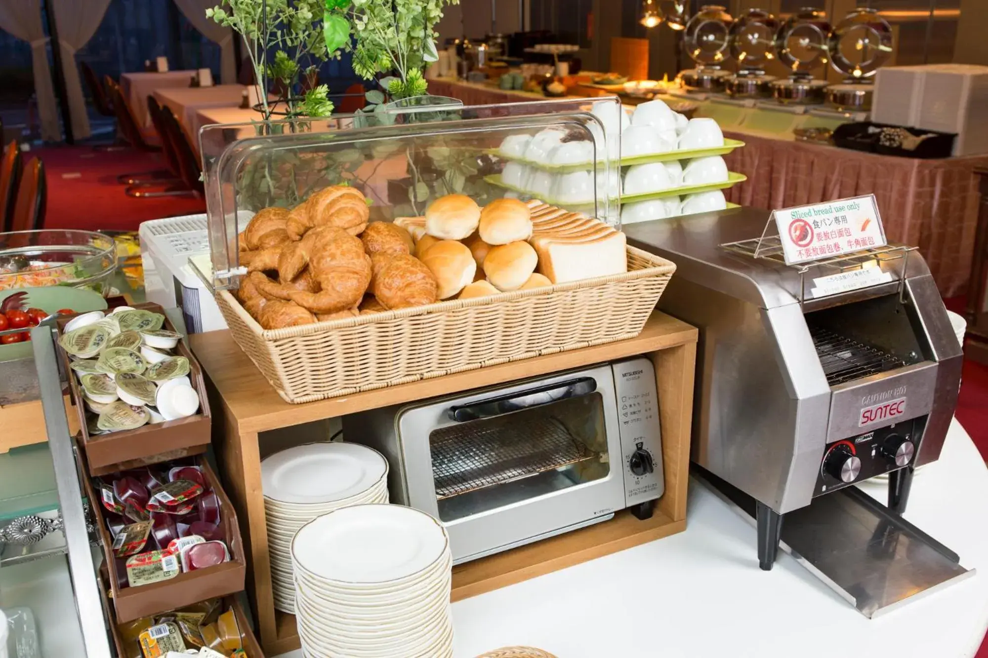 Buffet breakfast in Narita Airport Rest House