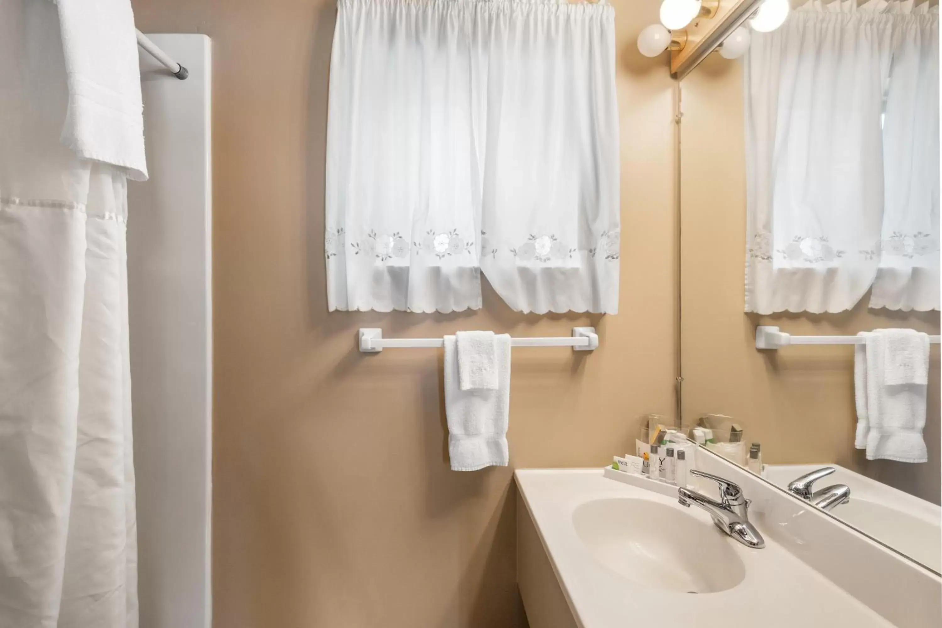 Bathroom in Lazy Duck Inn