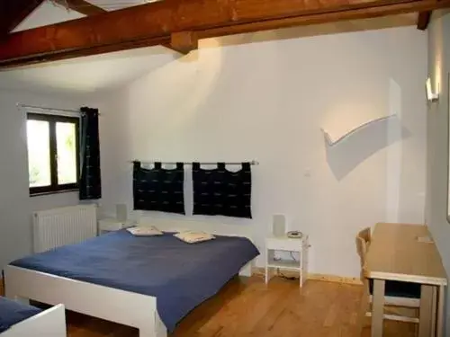 Standard Triple Room in Les Barelles