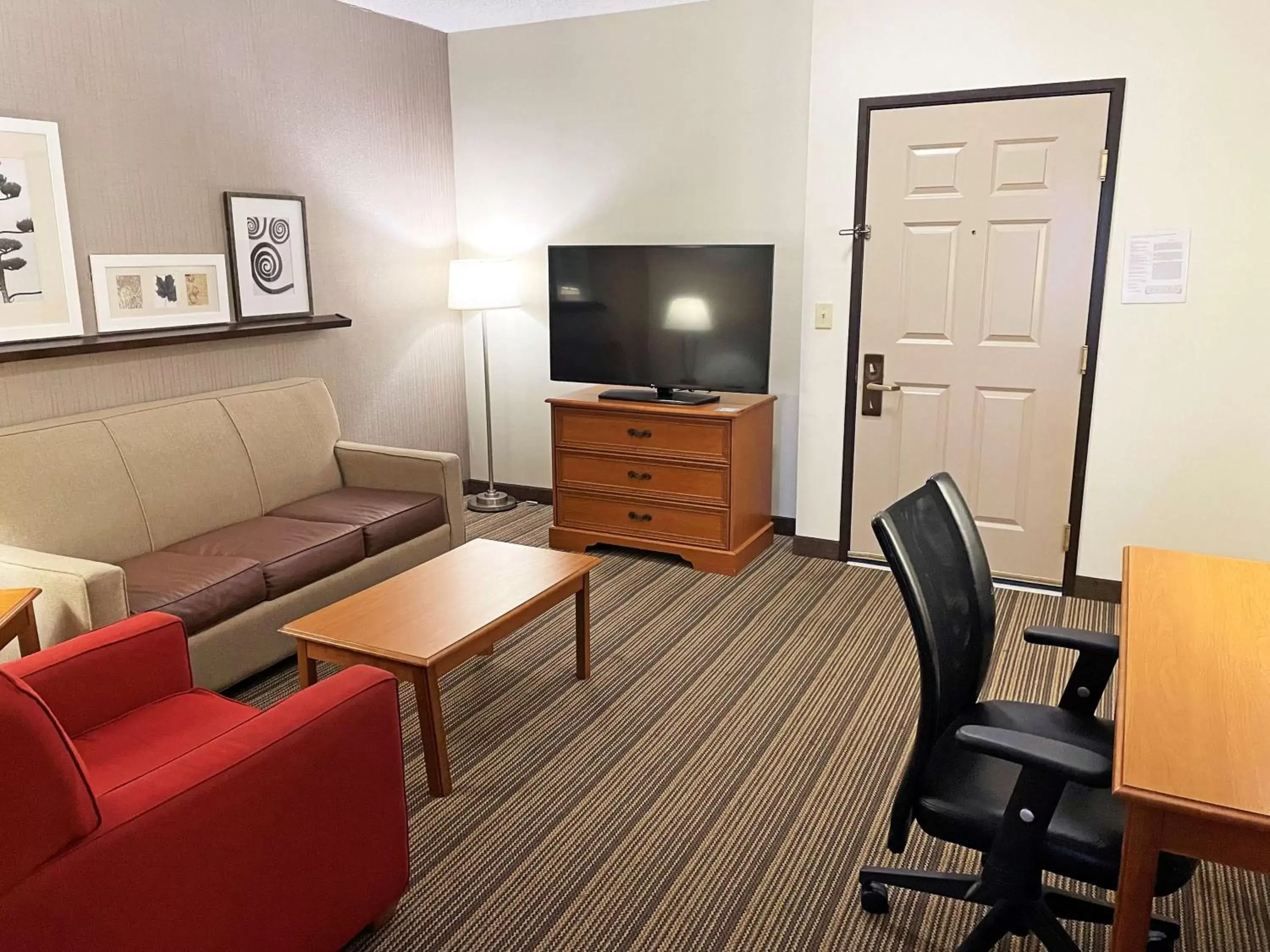 Photo of the whole room, Seating Area in Country Inn & Suites by Radisson, Findlay, OH