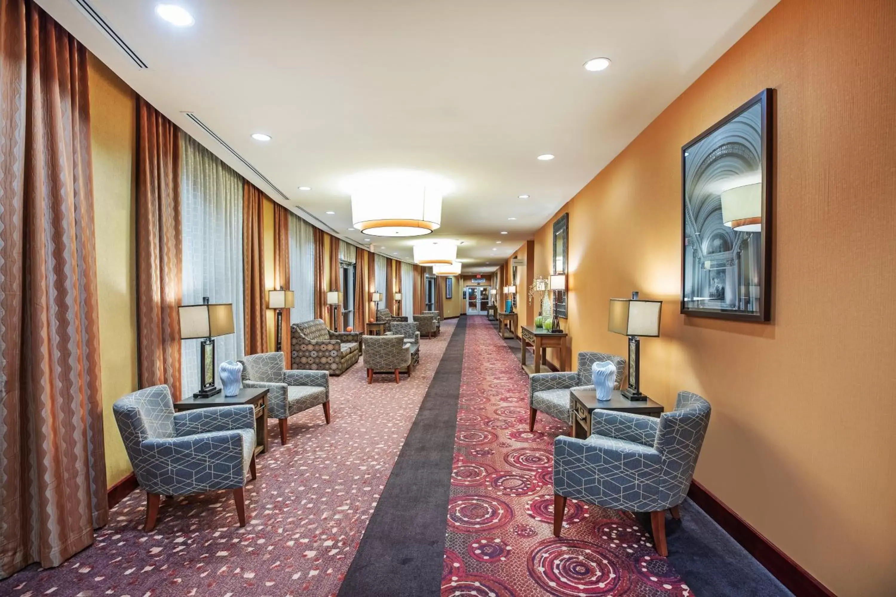 Meeting/conference room, Lounge/Bar in Holiday Inn Ardmore, an IHG Hotel