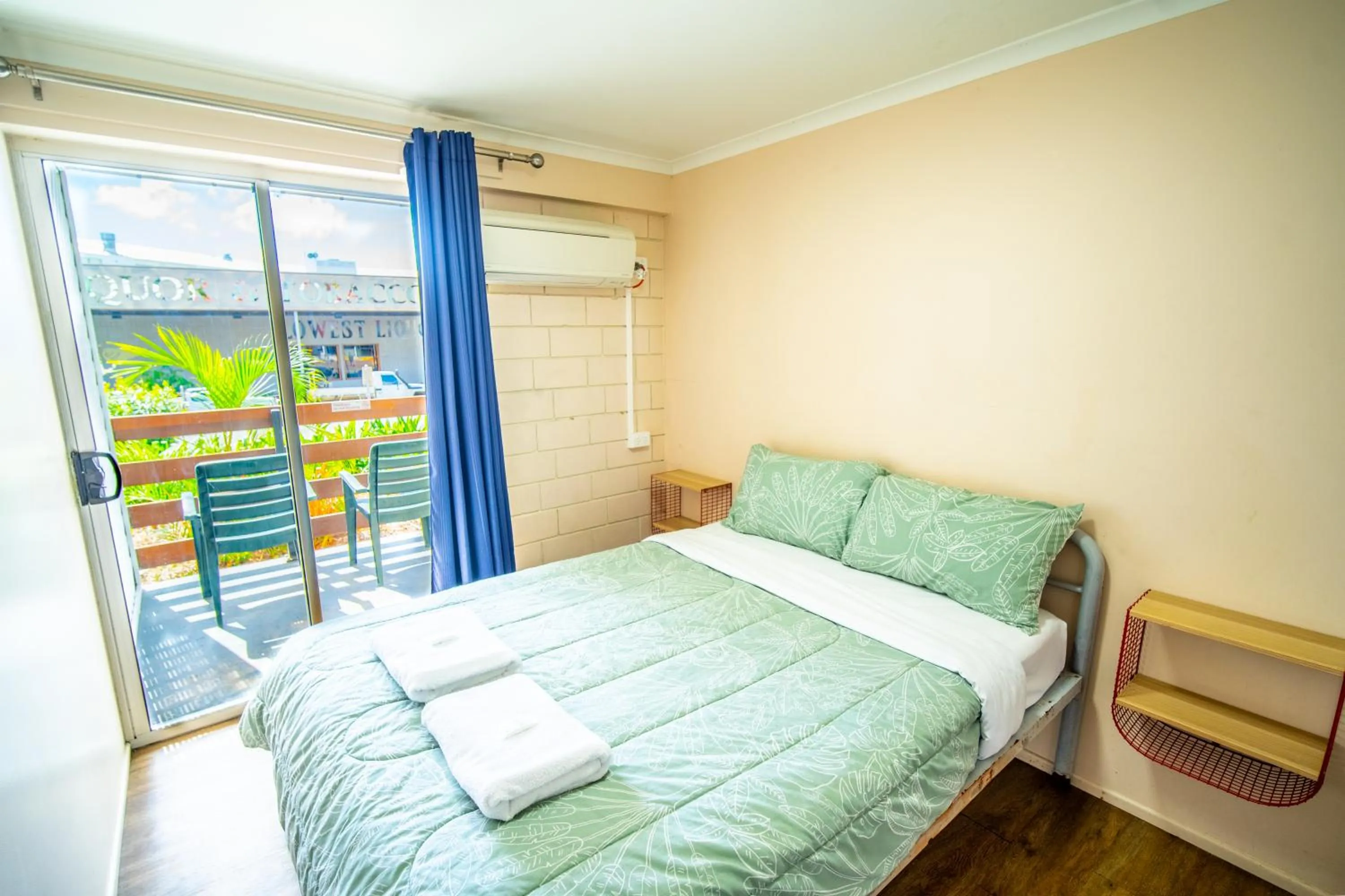 Bed in Airlie Beach YHA