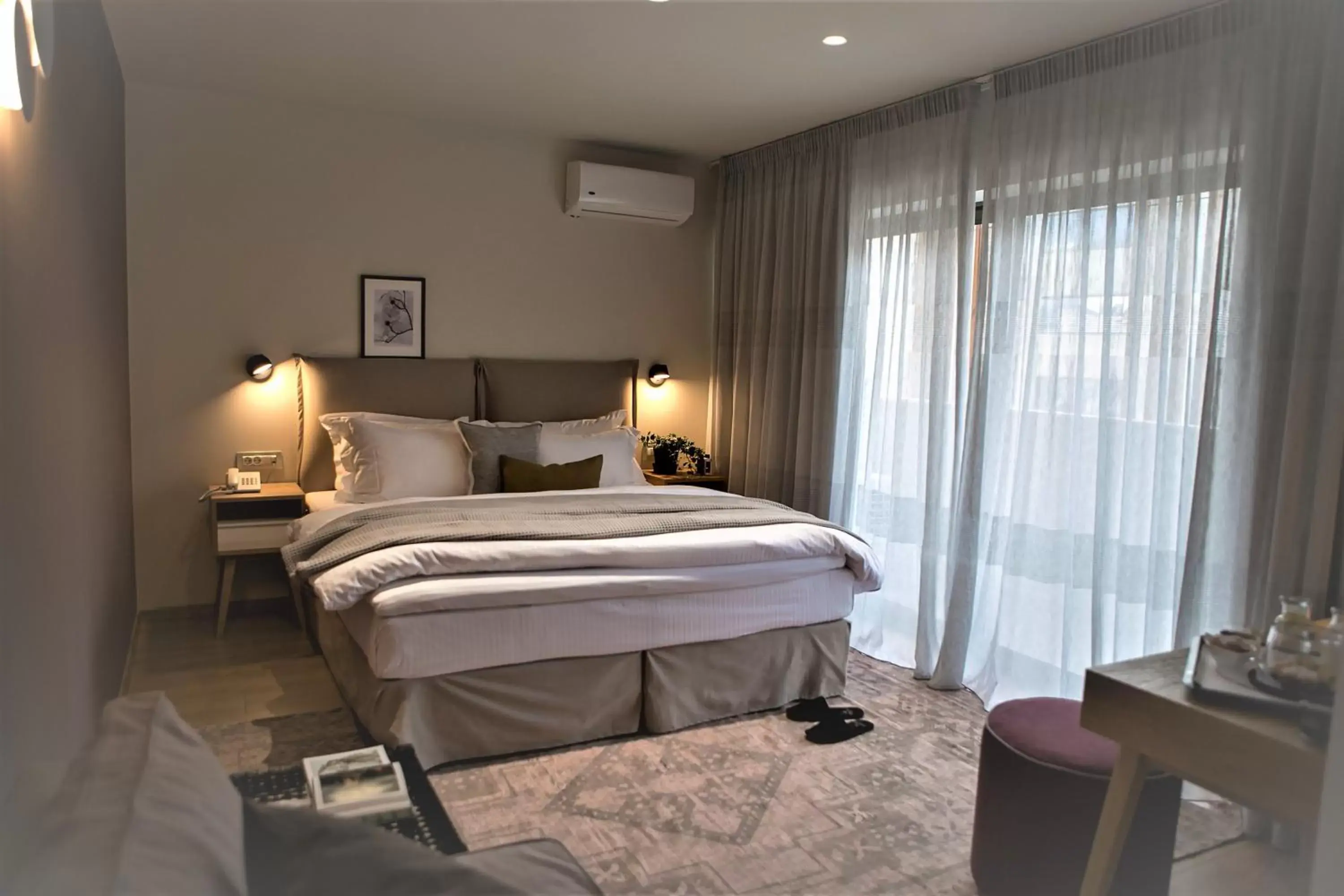 Bedroom, Bed in Mirivili Rooms & Suites