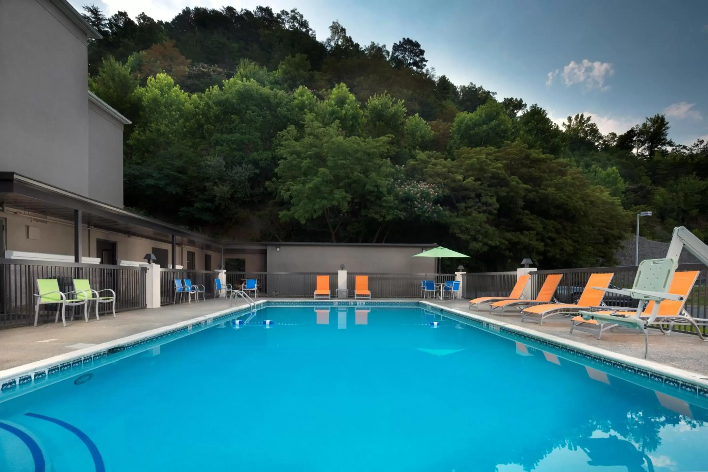 Swimming Pool in Holiday Inn Express Middlesboro, an IHG Hotel