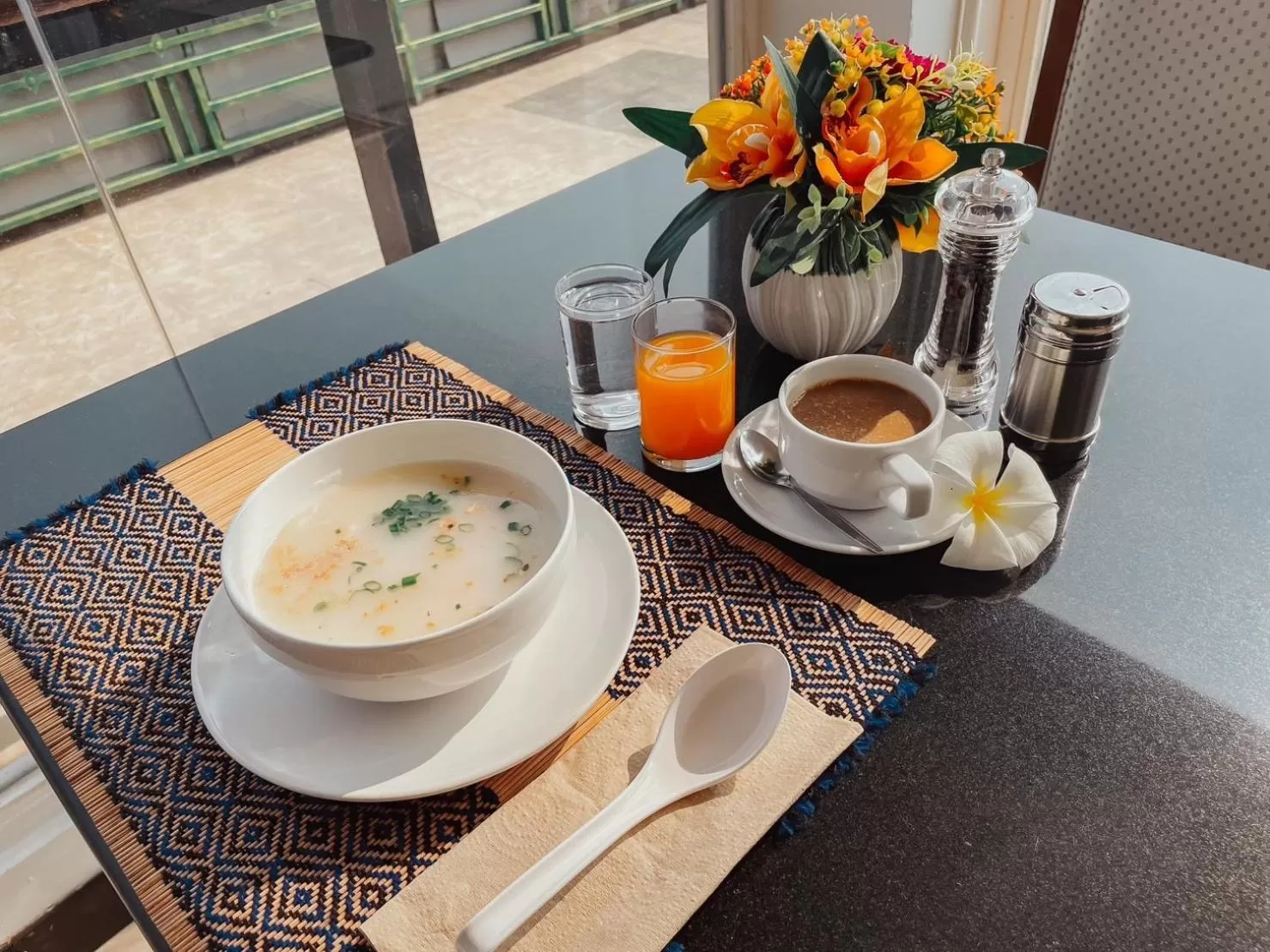 Breakfast in Hotel De Khuvieng