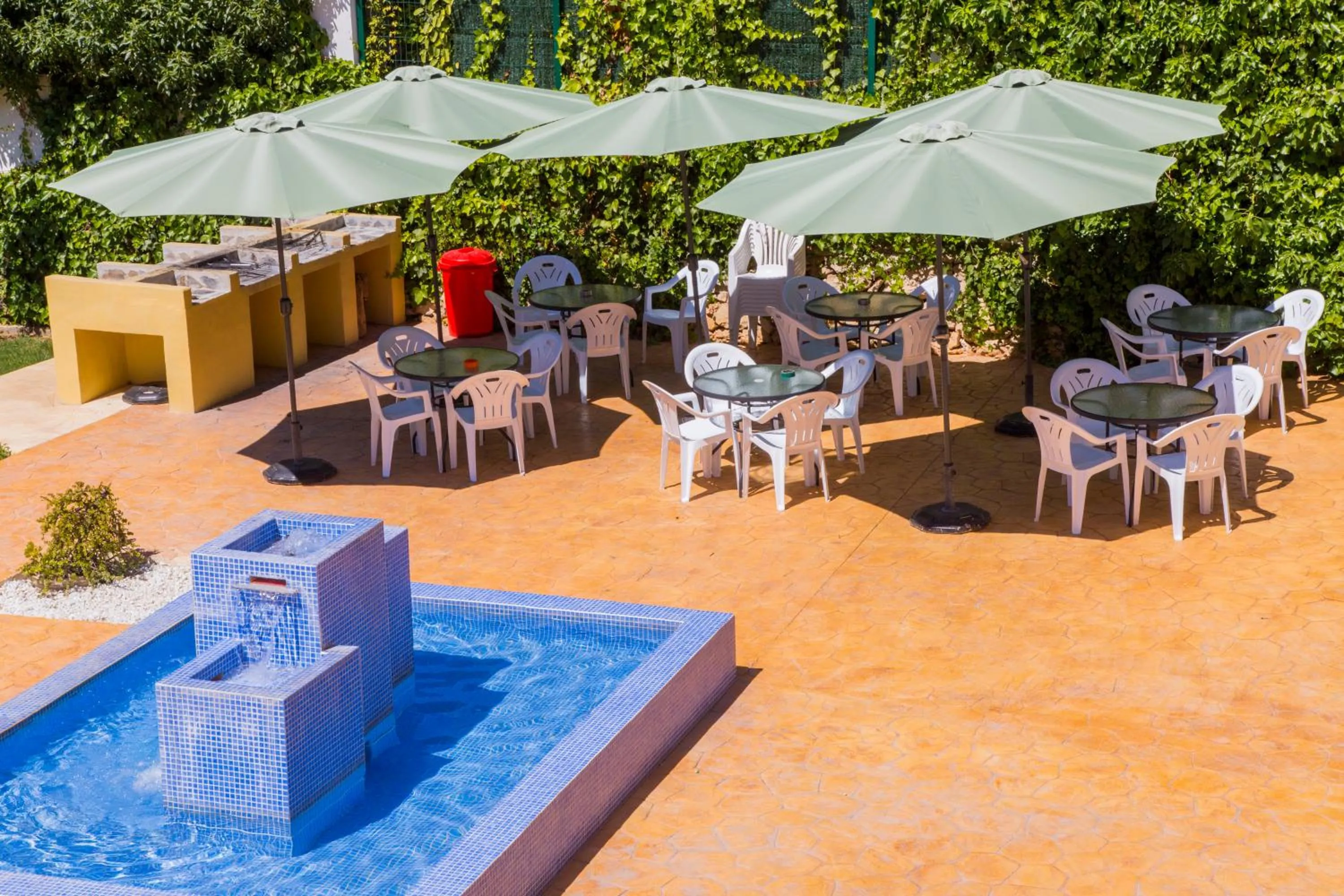 BBQ facilities in Aparthotel Carrio Sol - Monty´s