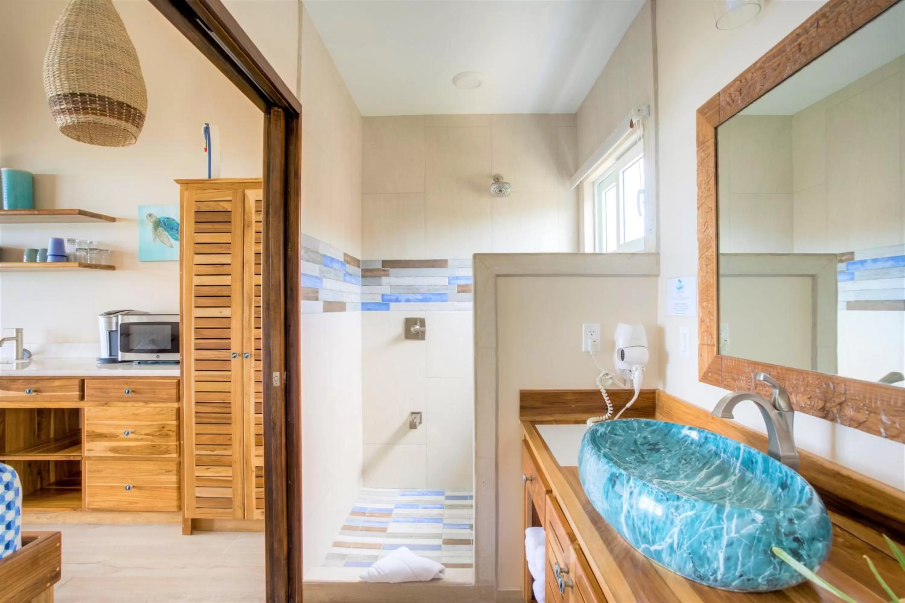 Bathroom, Bed in Ocean Breeze