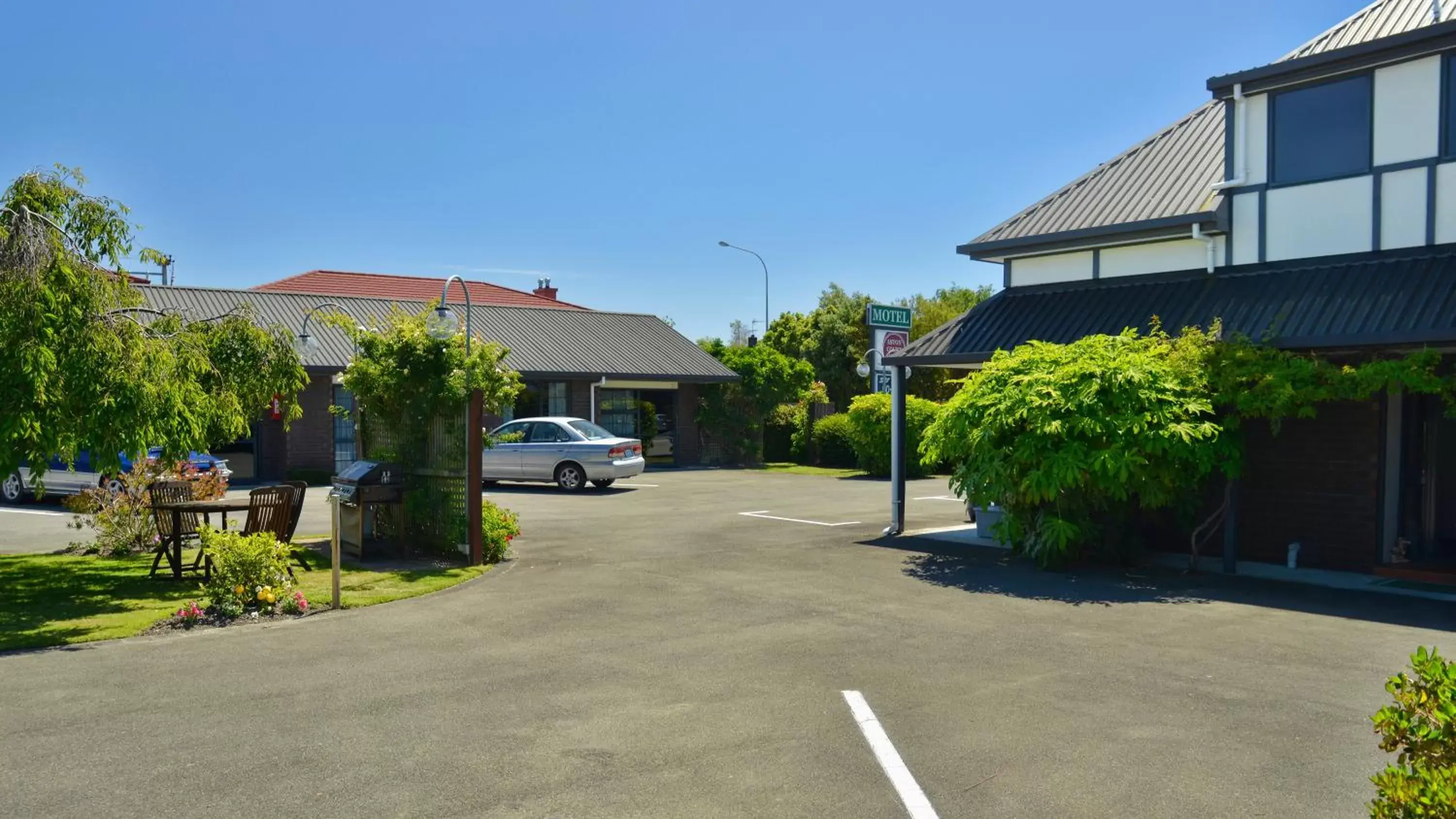 Facade/entrance, Property Building in Aston Court Motel