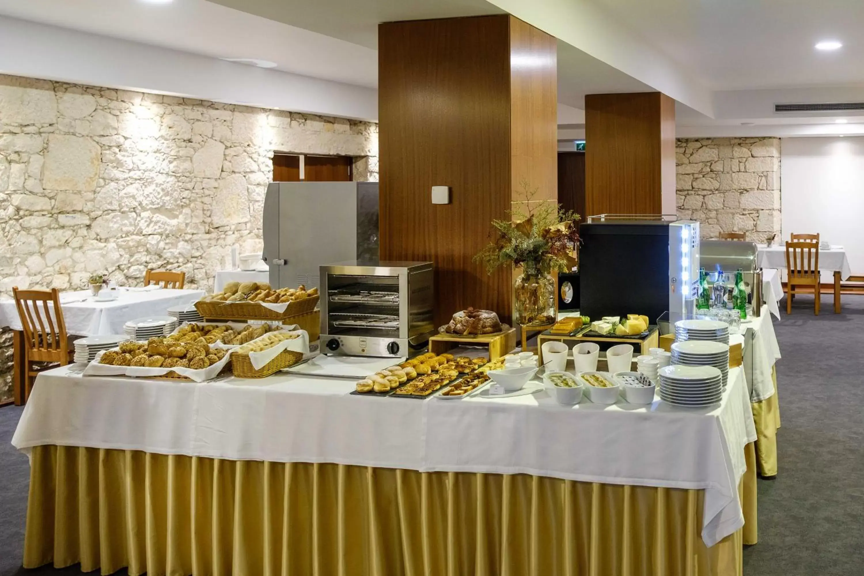 Food in SDivine Fatima Hotel, Congress & Spirituality