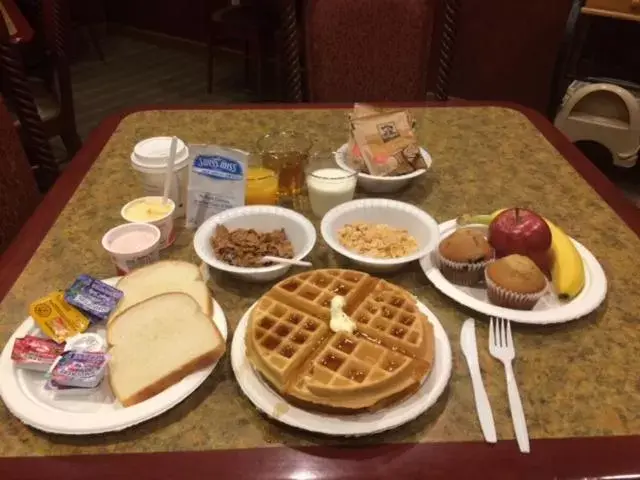 Breakfast in Super 8 by Wyndham Perryville