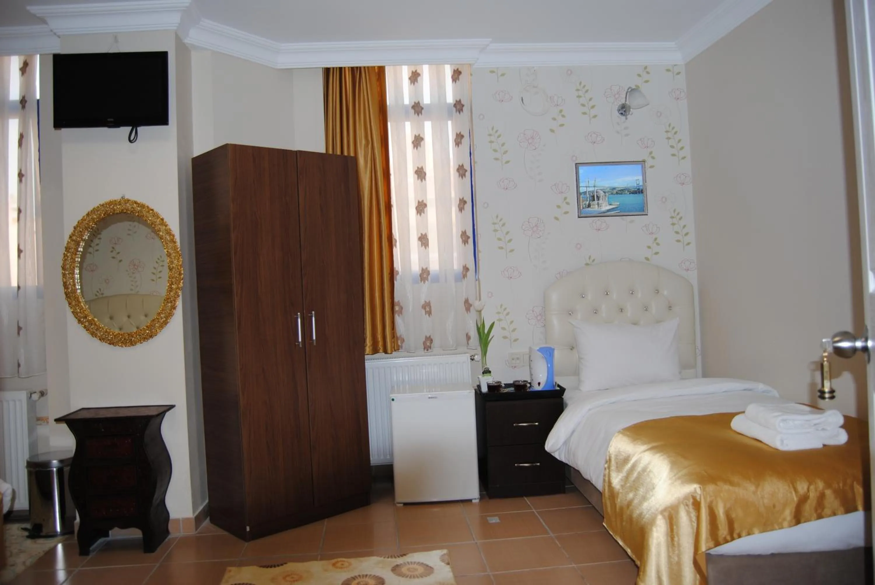 TV and multimedia, Bed in Lotus Hotel