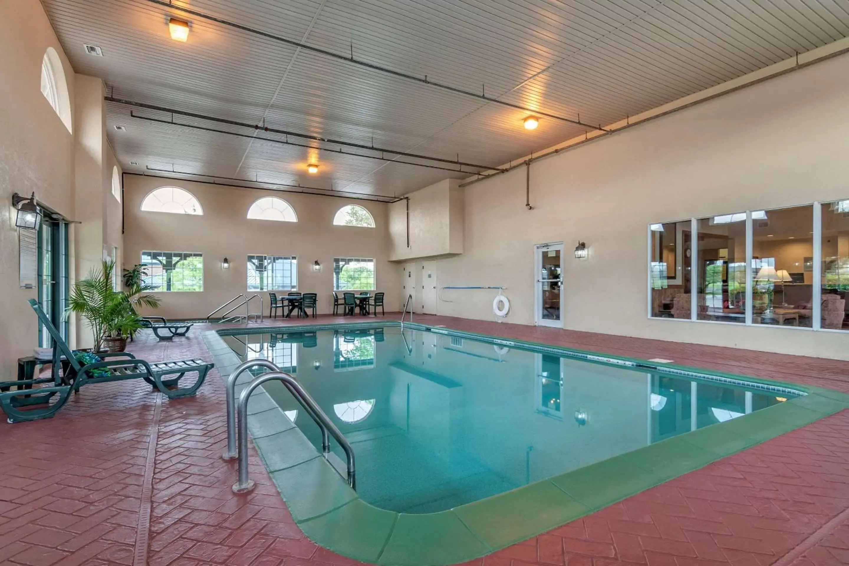 On site, Swimming Pool in Comfort Inn Warrensburg Station