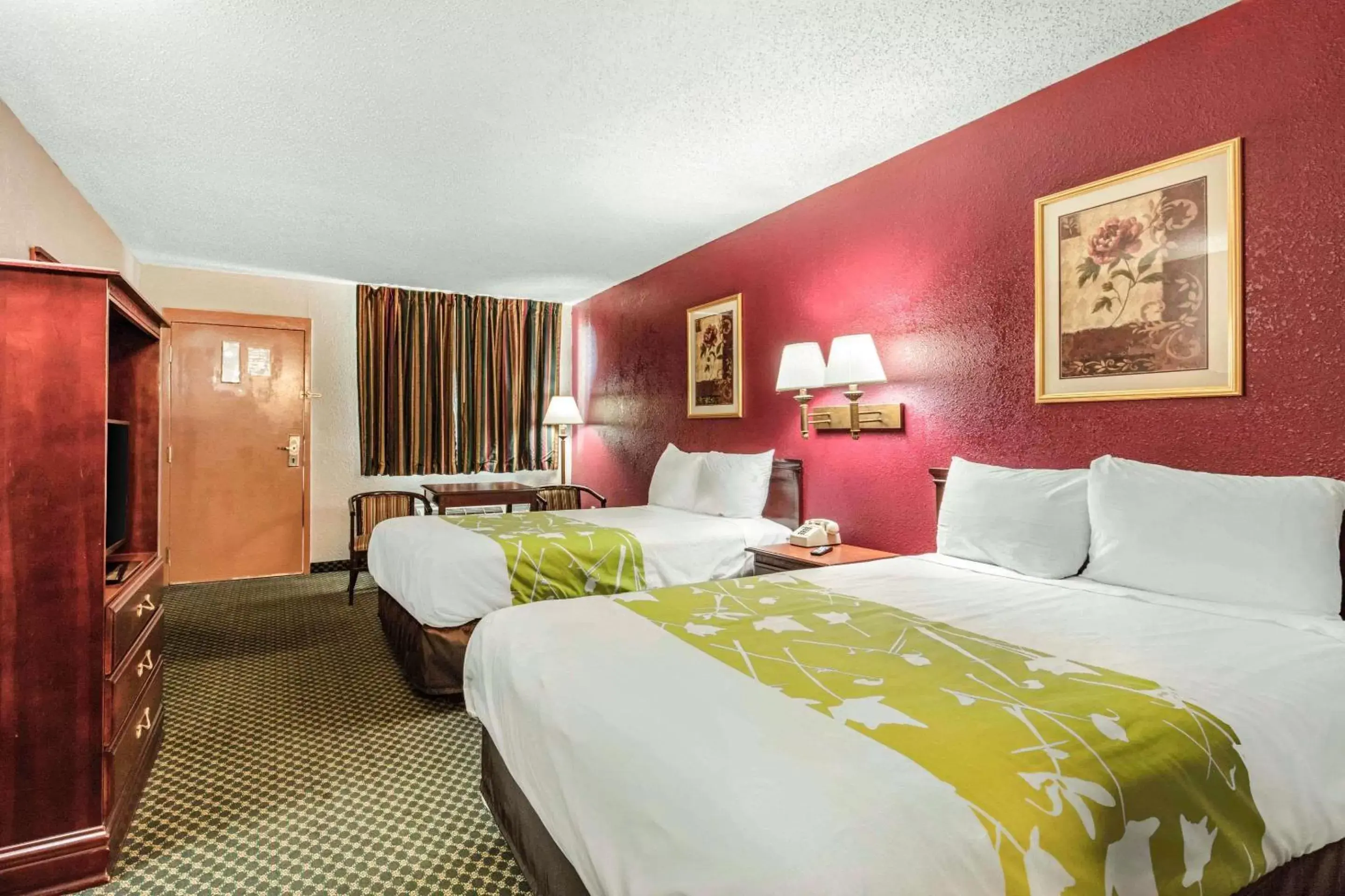 Photo of the whole room, Bed in Rodeway Inn Prattville I-65