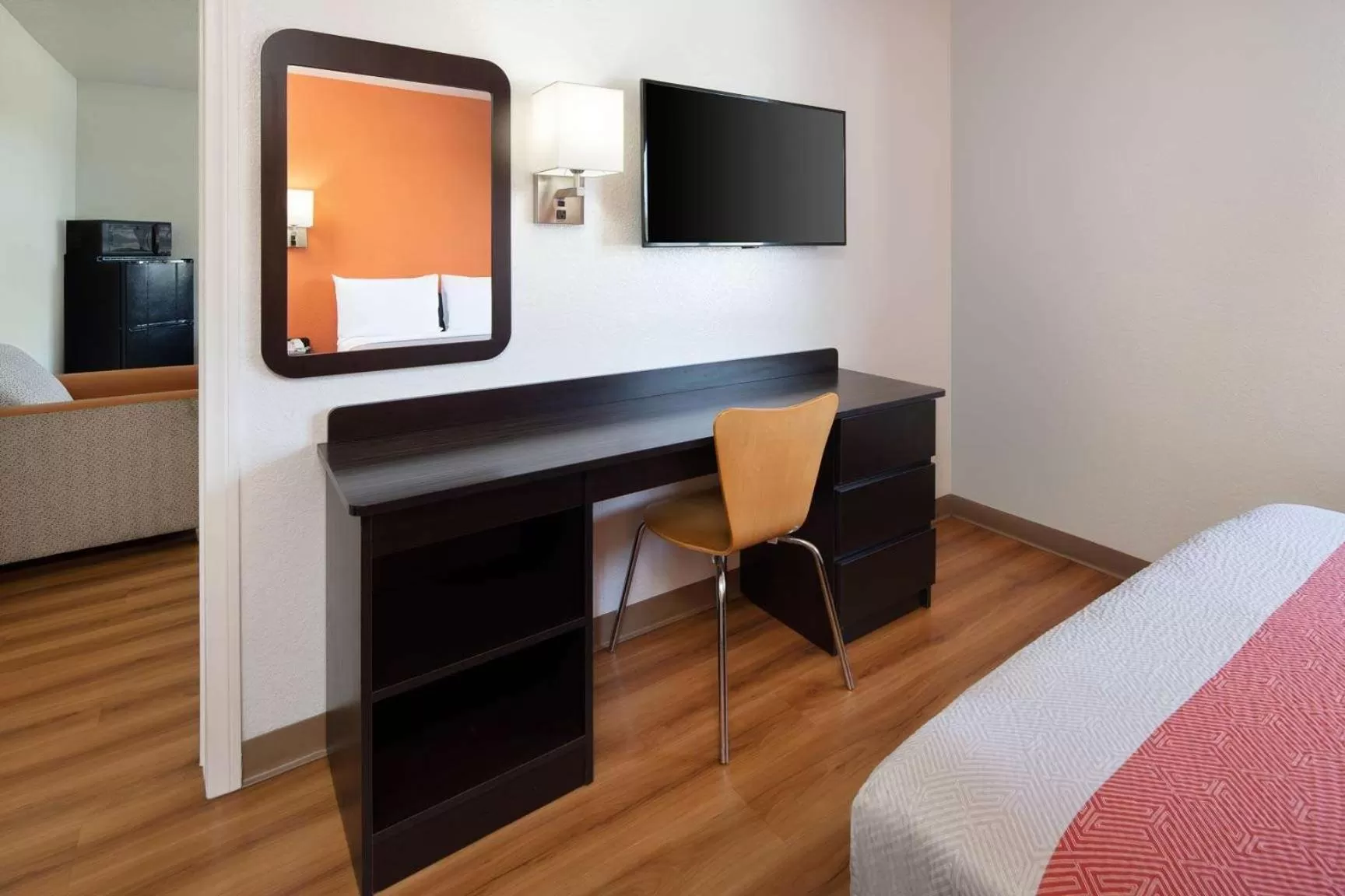 Photo of the whole room, Bed in Motel 6-Arcadia, CA - Los Angeles - Pasadena Area