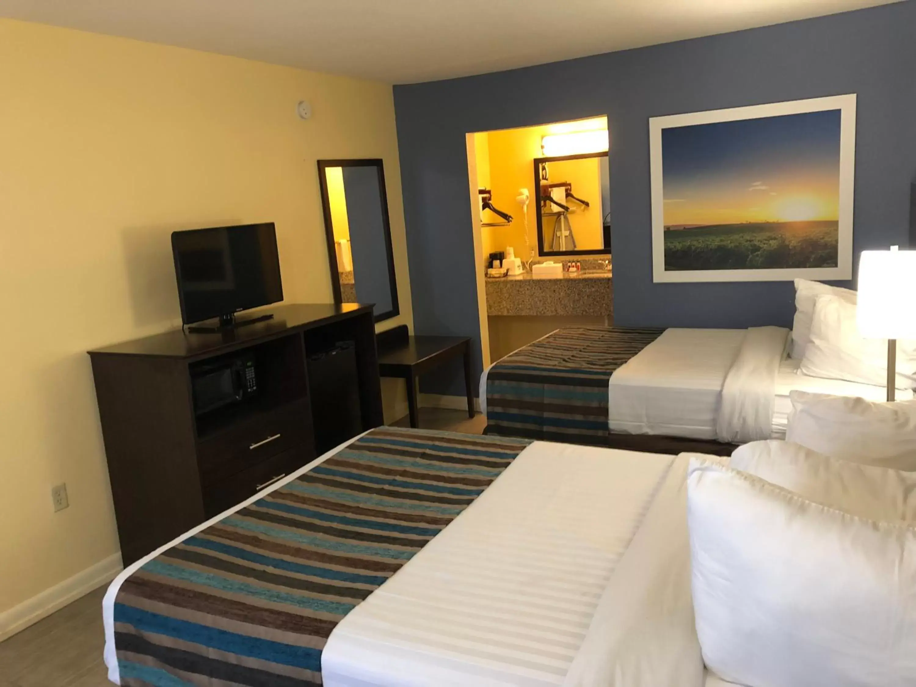 Bed in Days Inn by Wyndham Natchez