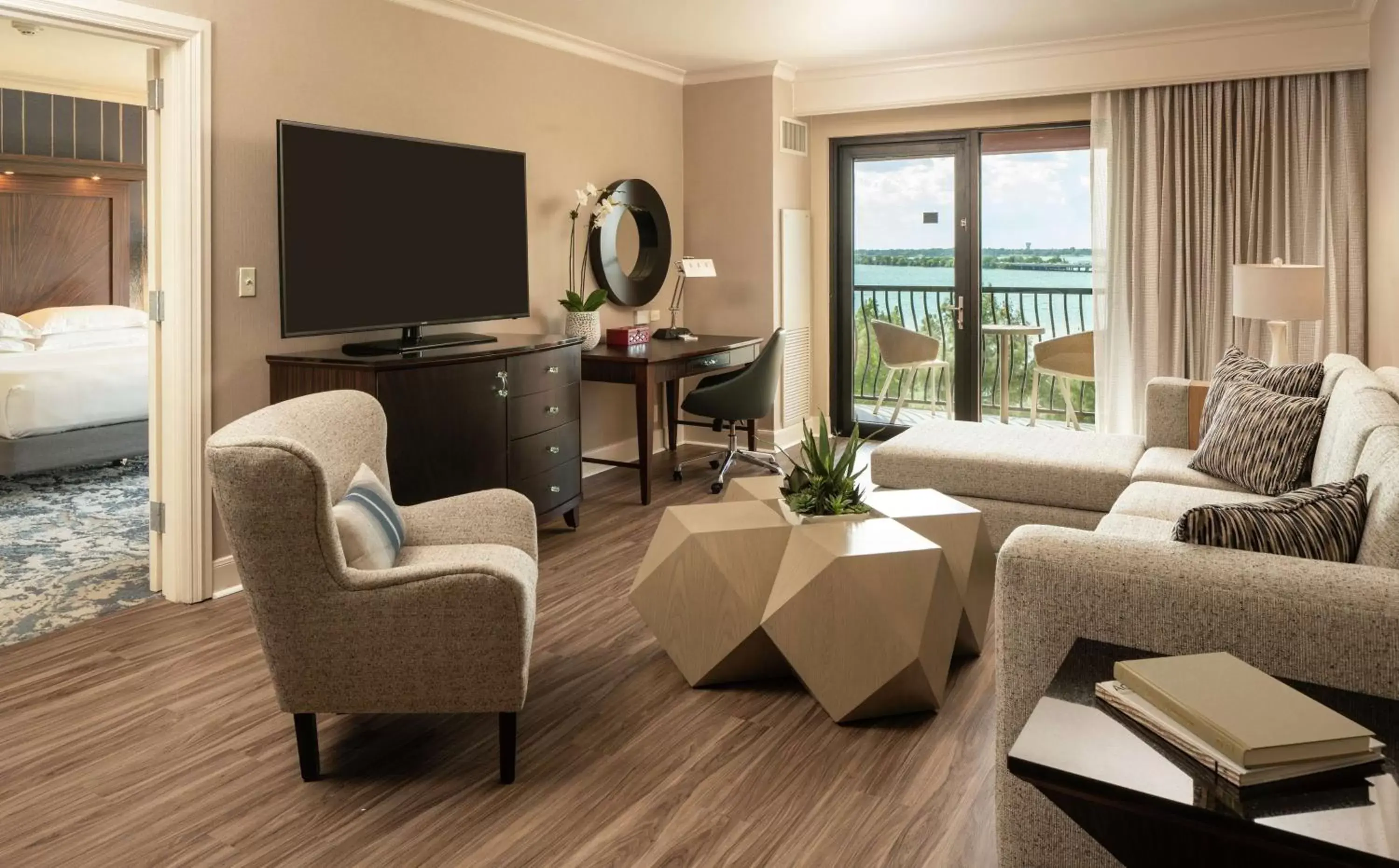 Bed, Seating Area in Hilton Dallas/Rockwall Lakefront Hotel