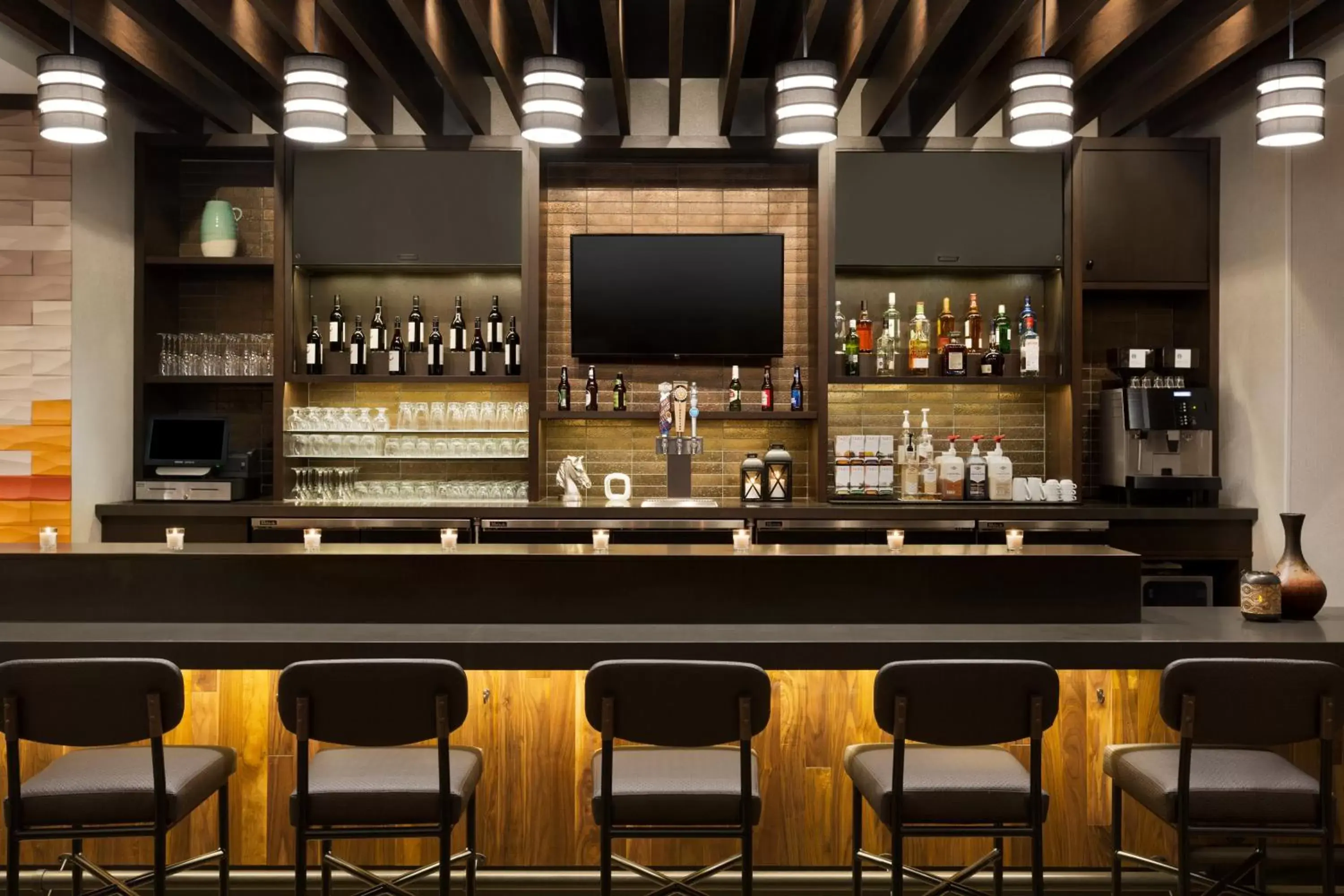 Lounge or bar in Hyatt Place Page Lake Powell Lounge or bar in Hyatt Place Page Lake Powell