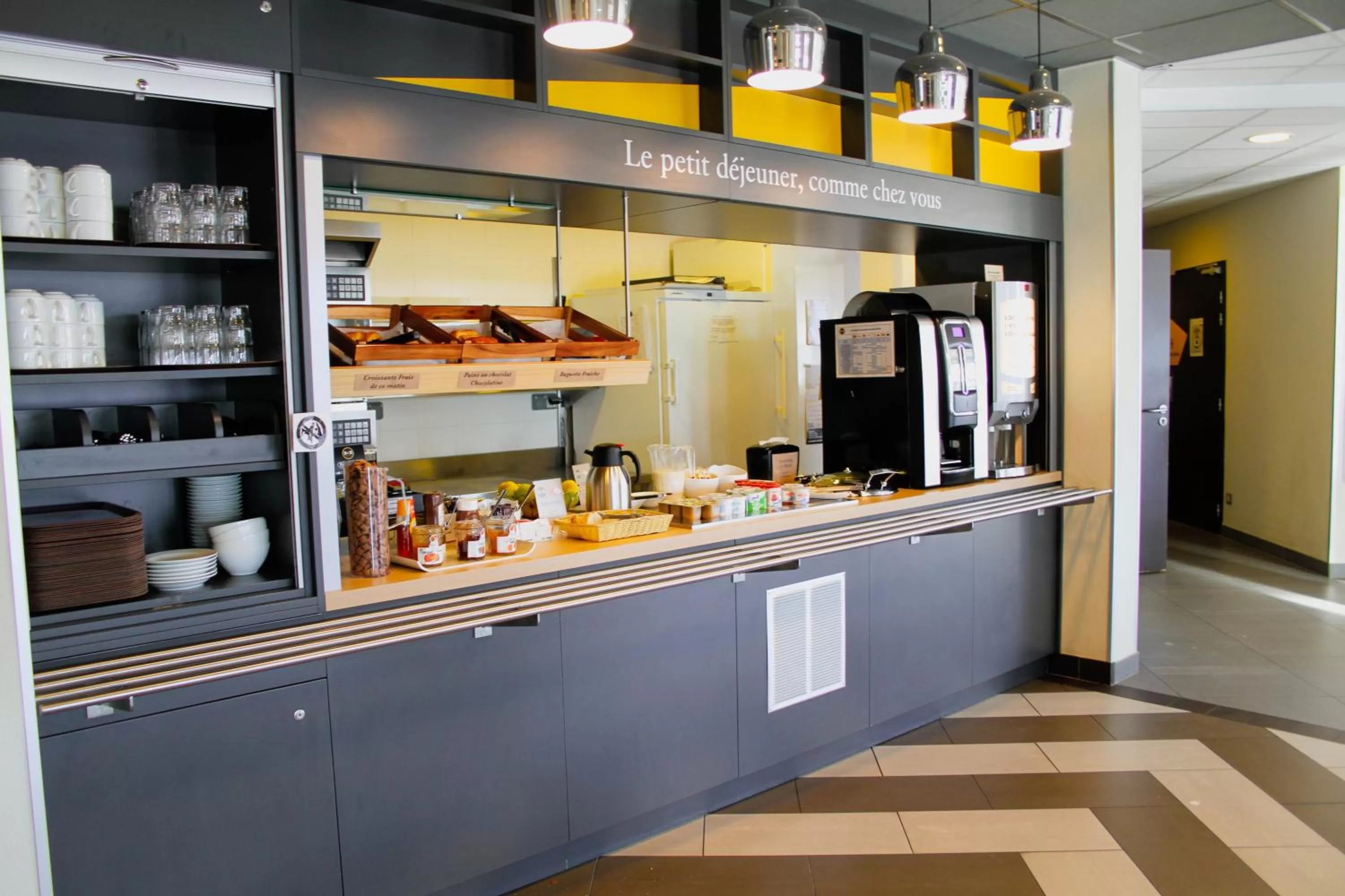 Buffet breakfast in B&B HOTEL Valence TGV Romans