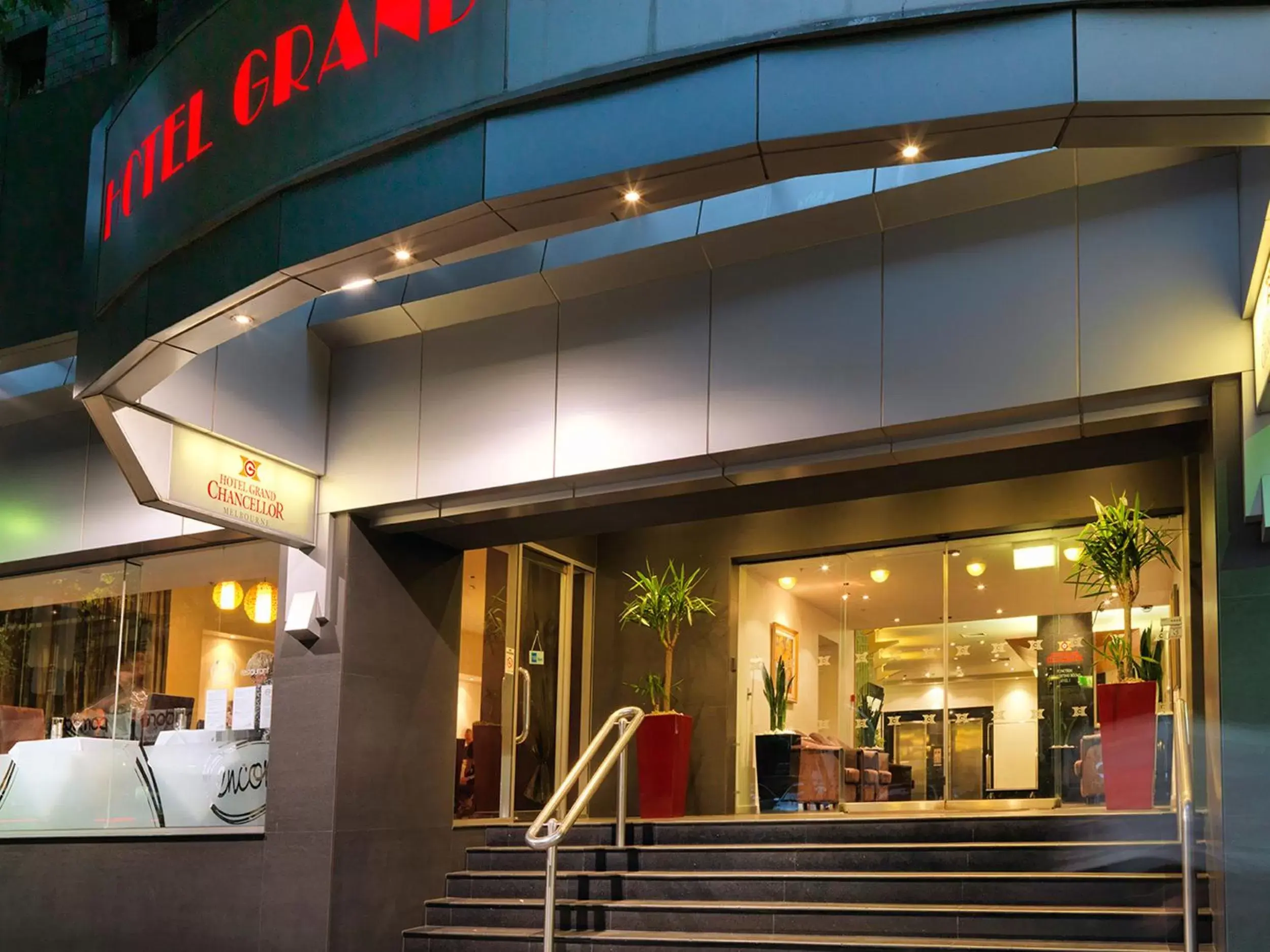 Facade/entrance in Hotel Grand Chancellor Melbourne