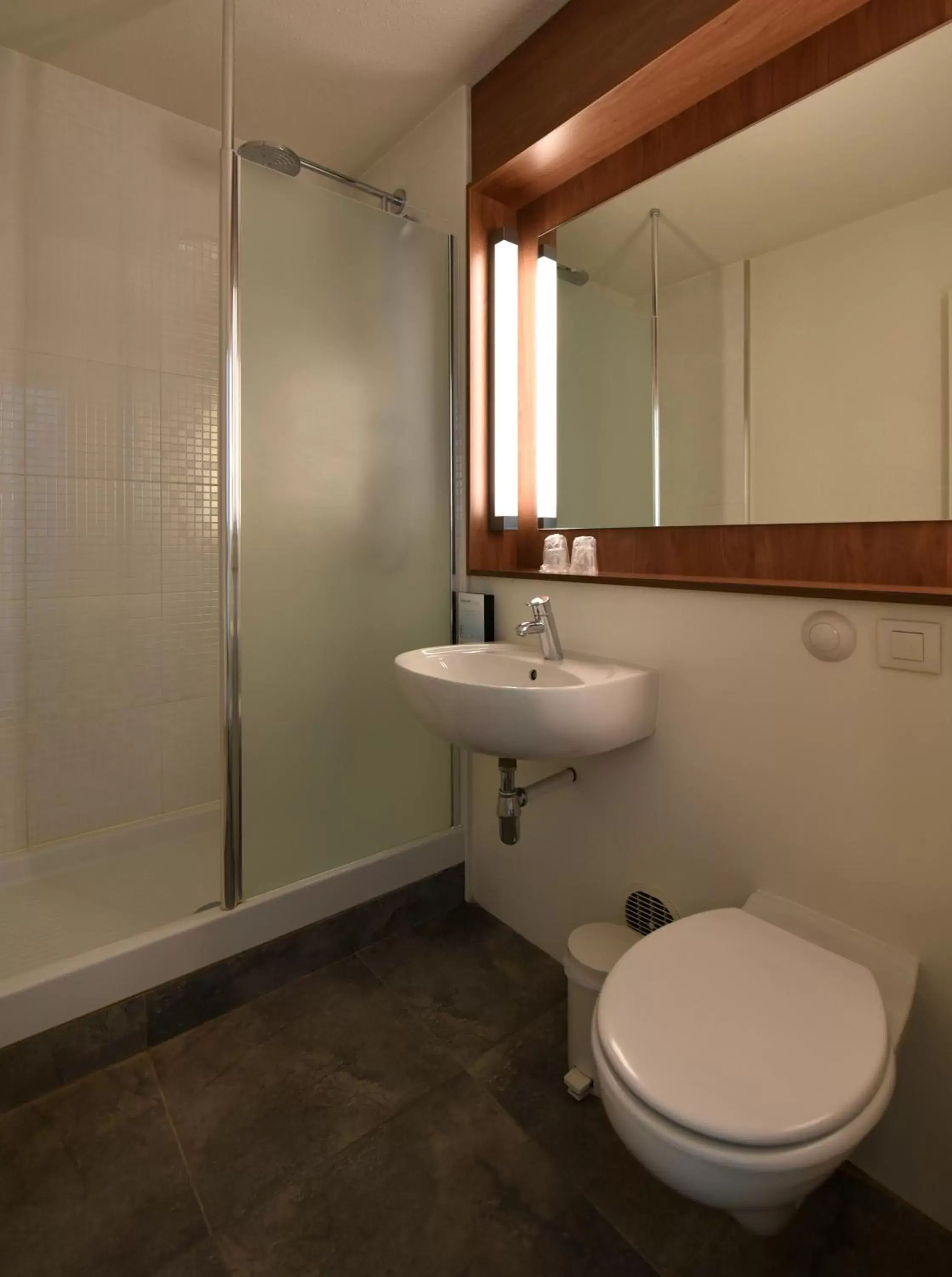 Bathroom in Campanile Toulon - La Seyne sur Mer - Sanary