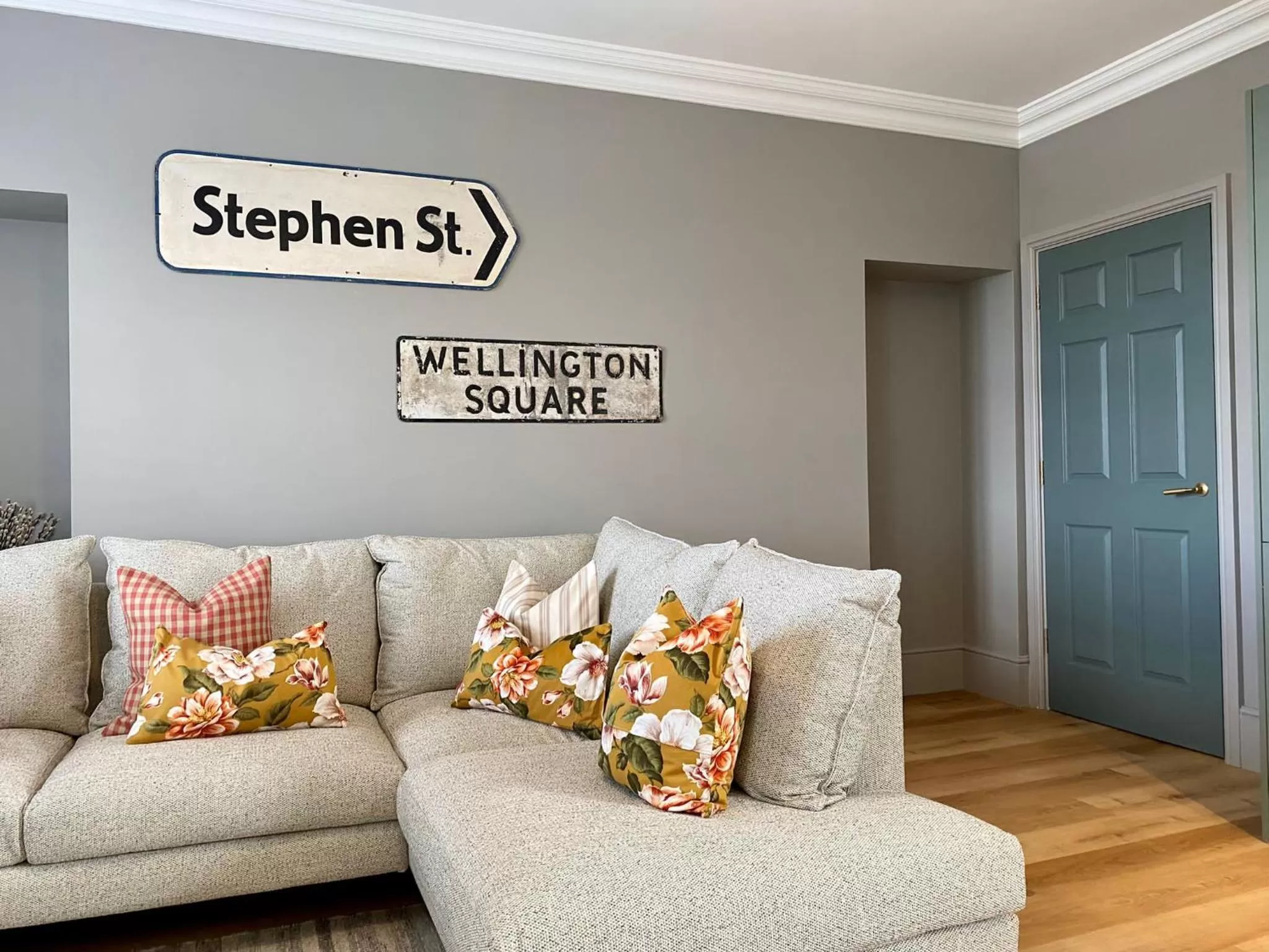 Living room in Railway House York by Chateau Anna