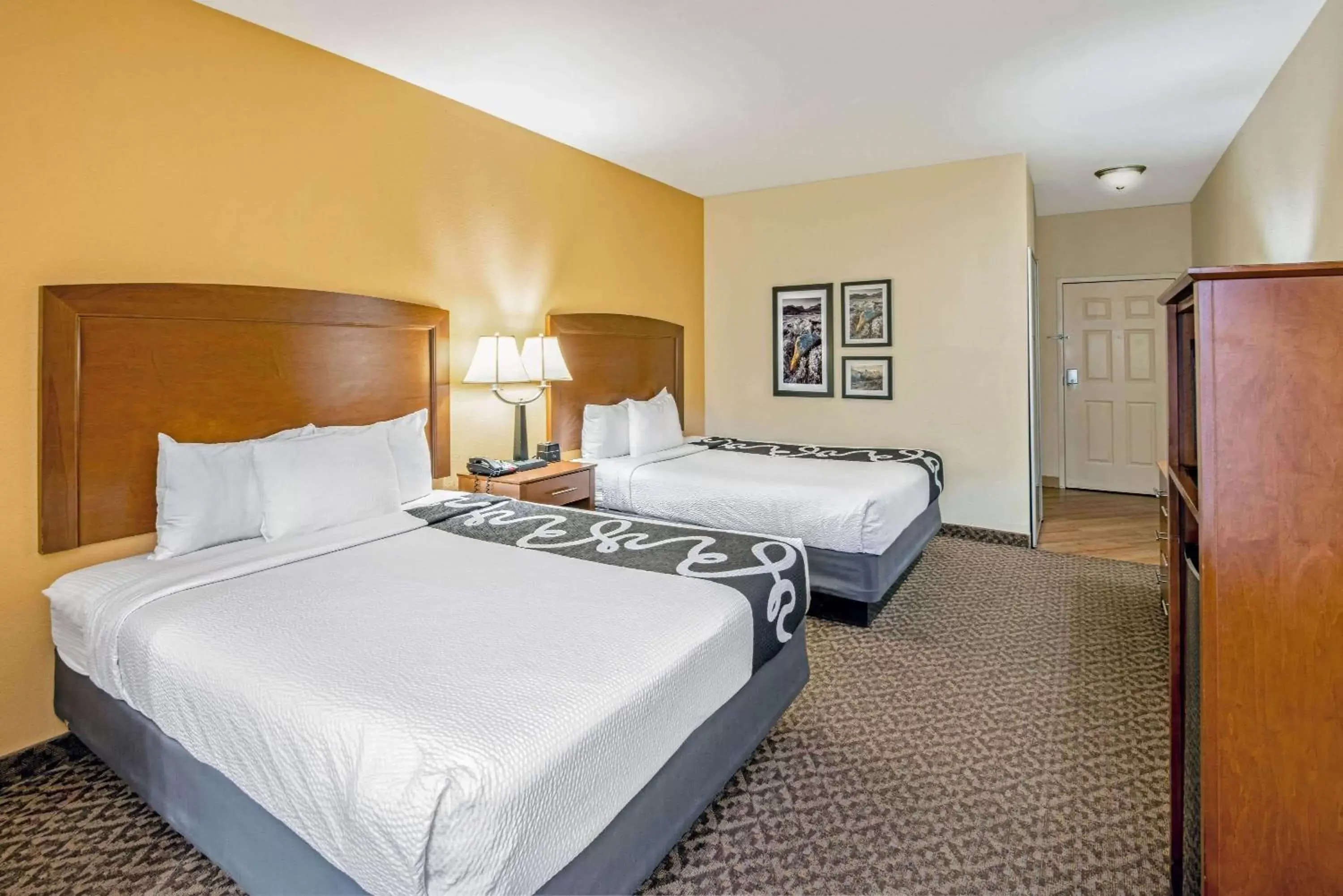 Photo of the whole room, Bed in La Quinta by Wyndham Lawton / Fort Sill