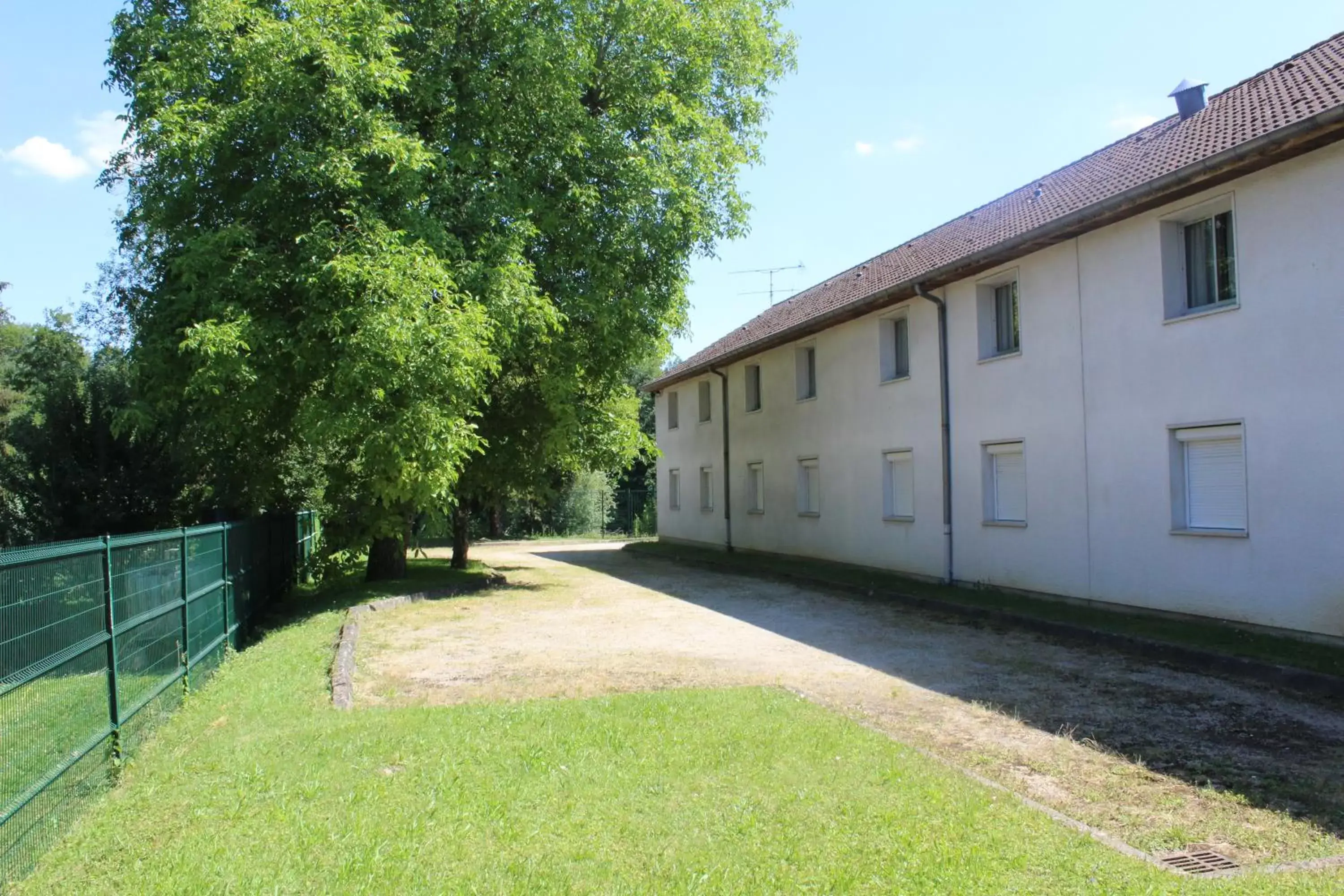 Property Building in HOTEL Chateau-Thierry Centre