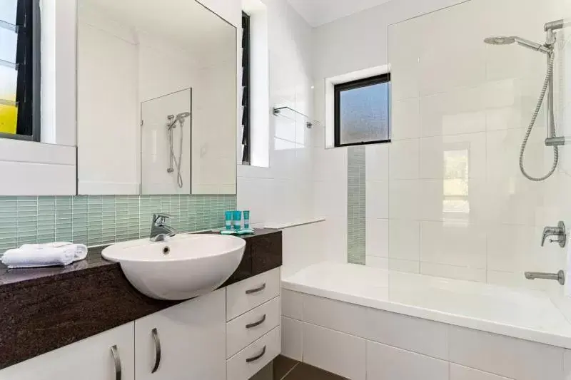 Bathroom in Sand Dunes Resort Accommodation