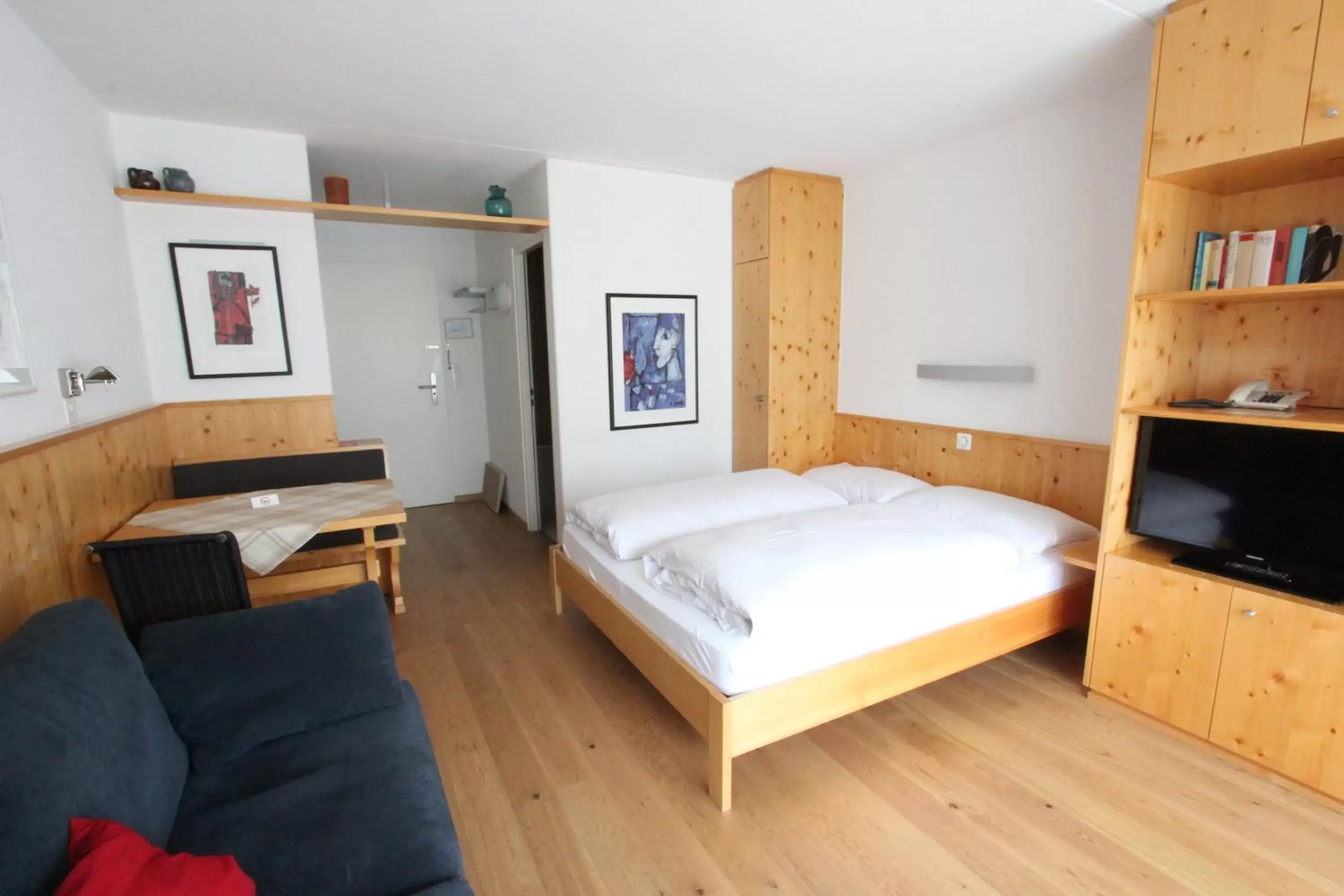 Bed in Hotel des Alpes
