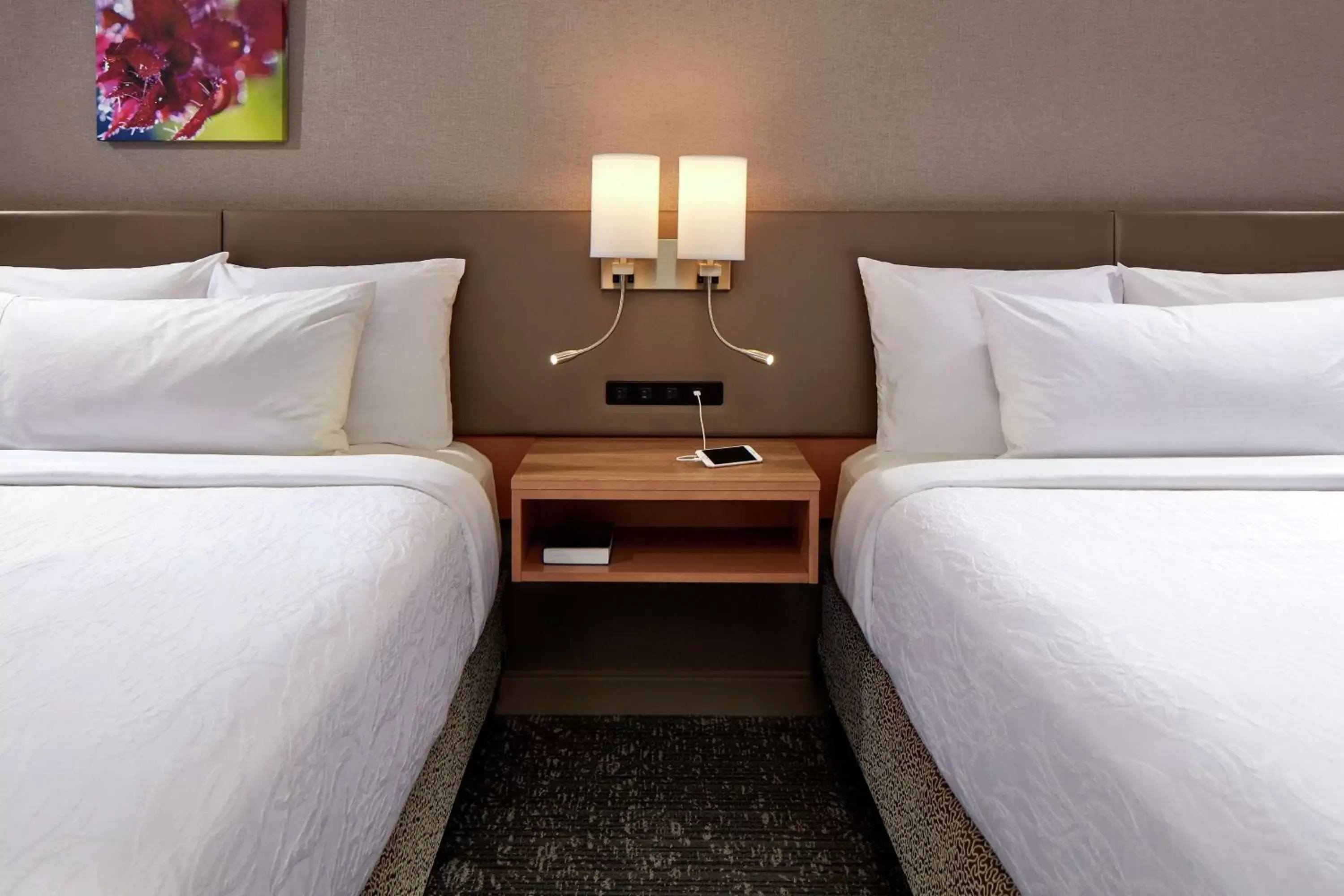Premium Queen Room in Hilton Garden Inn Portland Lake Oswego