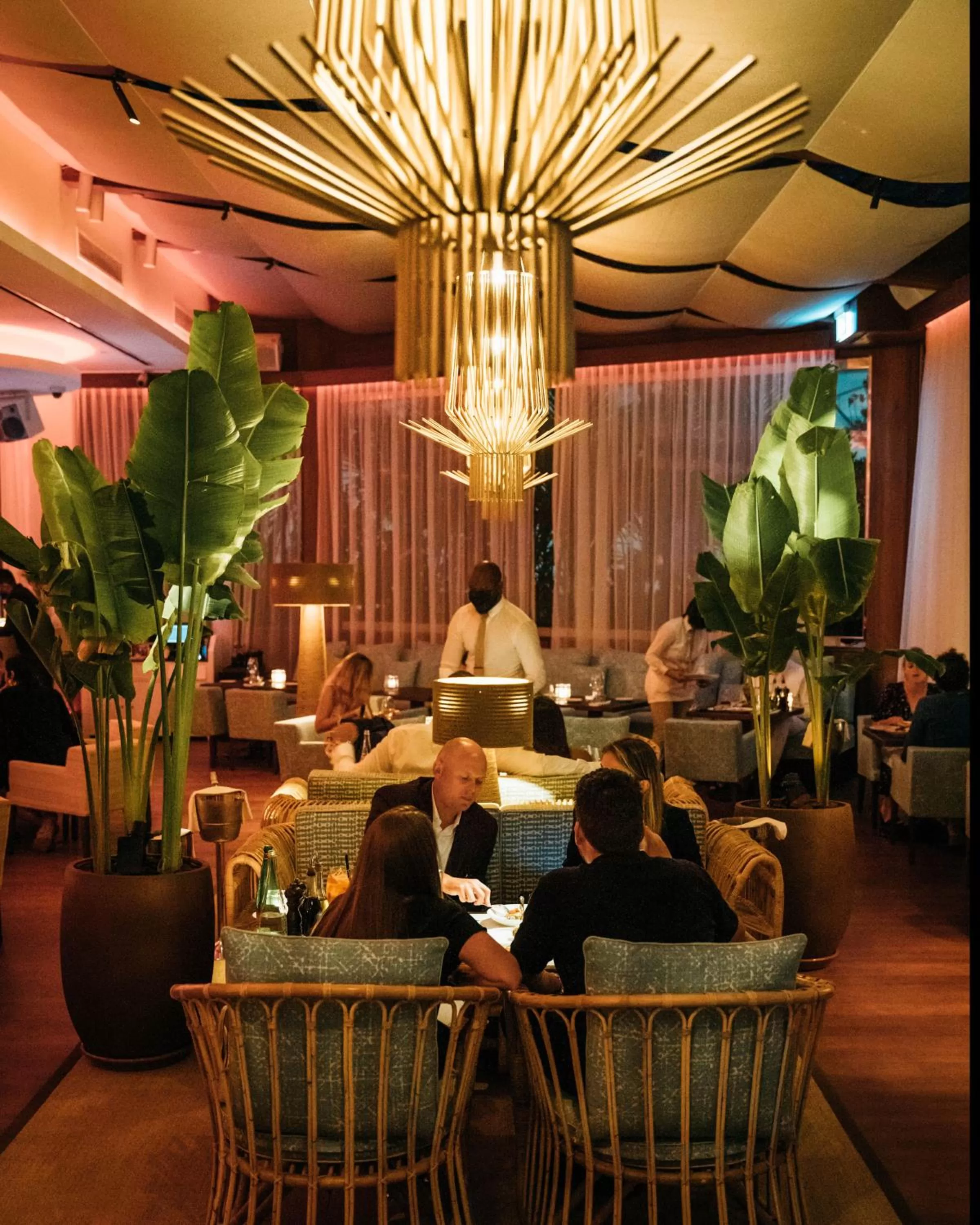 Restaurant/places to eat in Jumeirah Emirates Towers