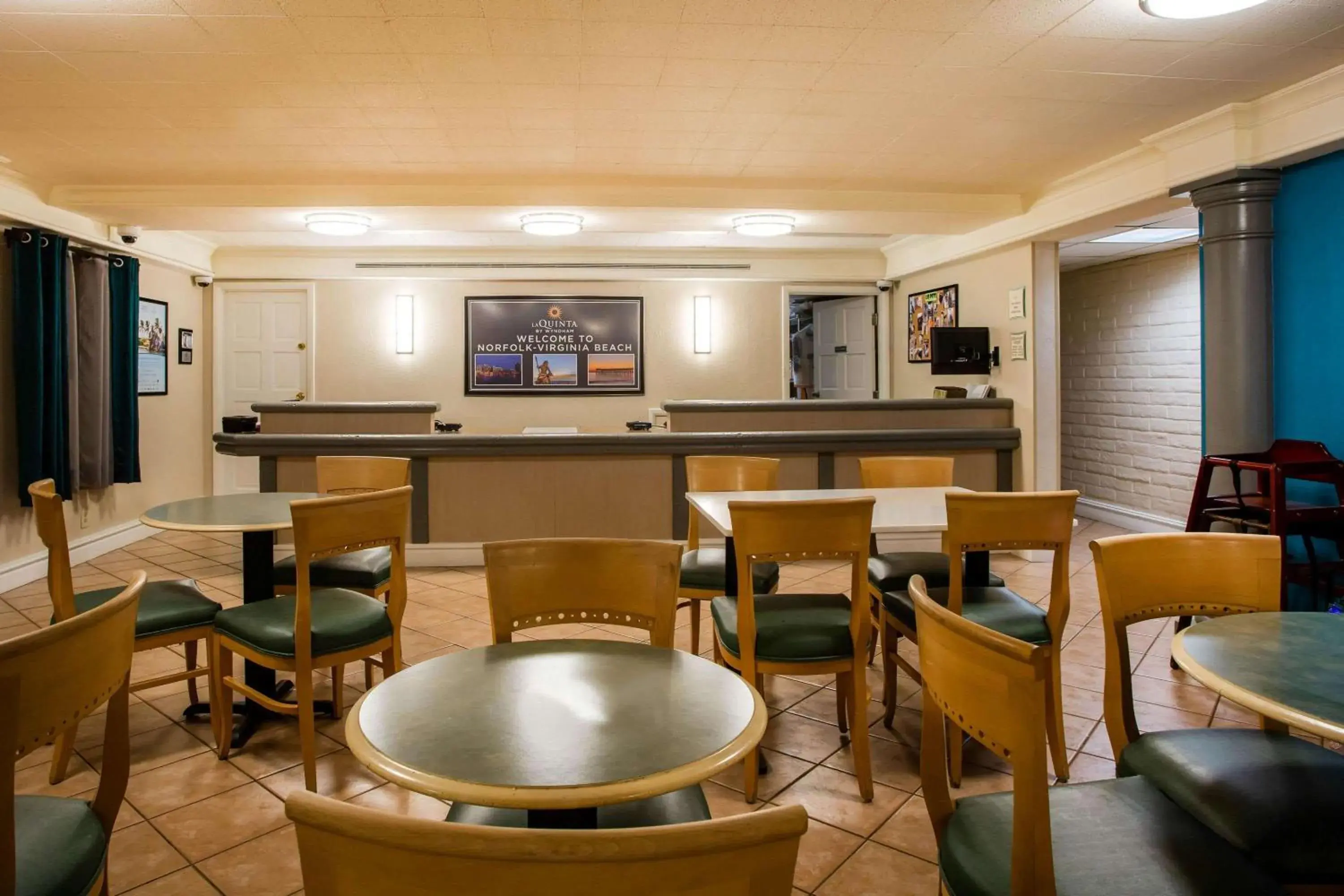 Lobby or reception, Restaurant/Places to Eat in La Quinta Inn by Wyndham Norfolk Virginia Beach