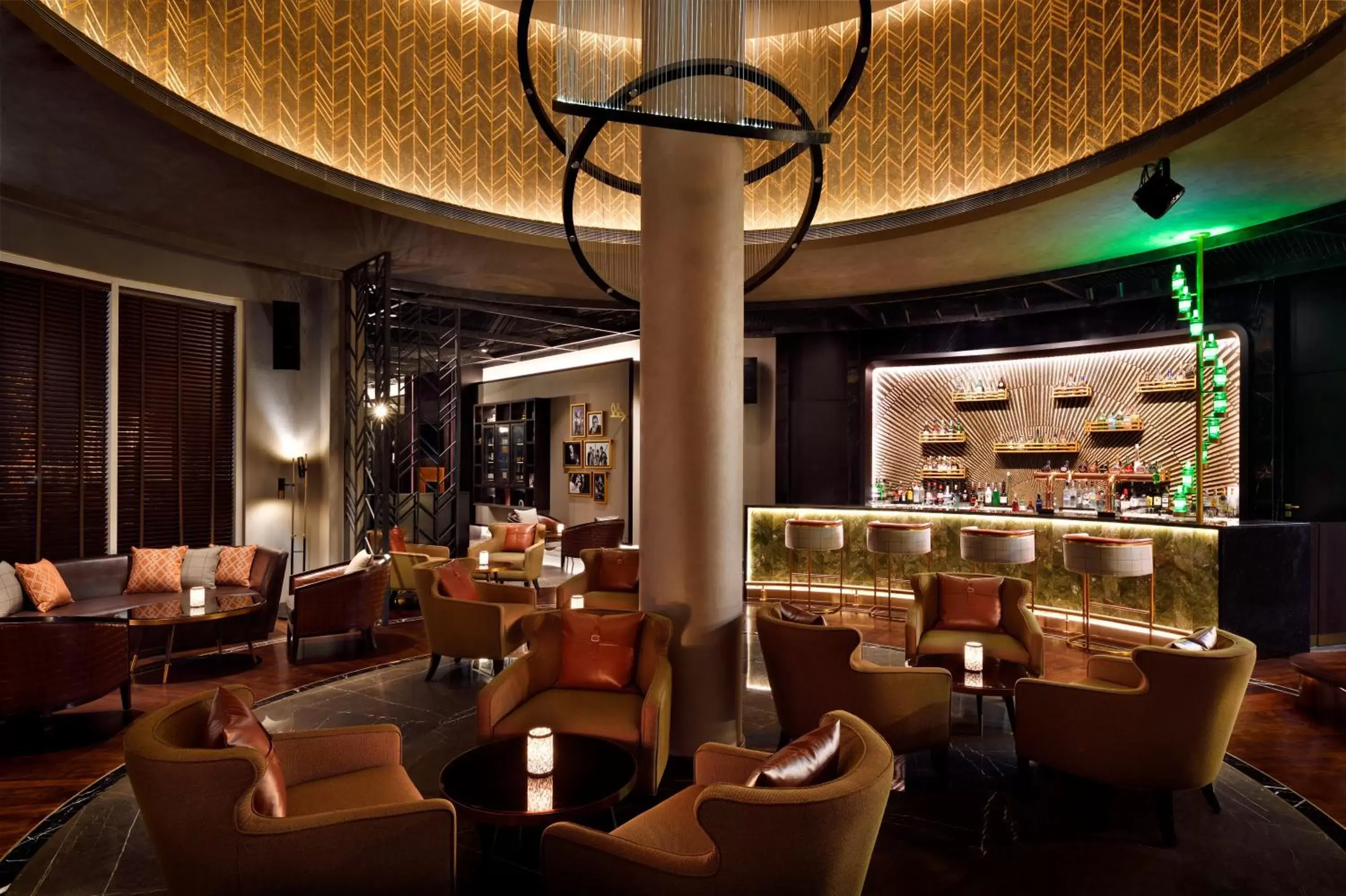 Lounge or bar, Restaurant/Places to Eat in Mövenpick Hotel Bahrain