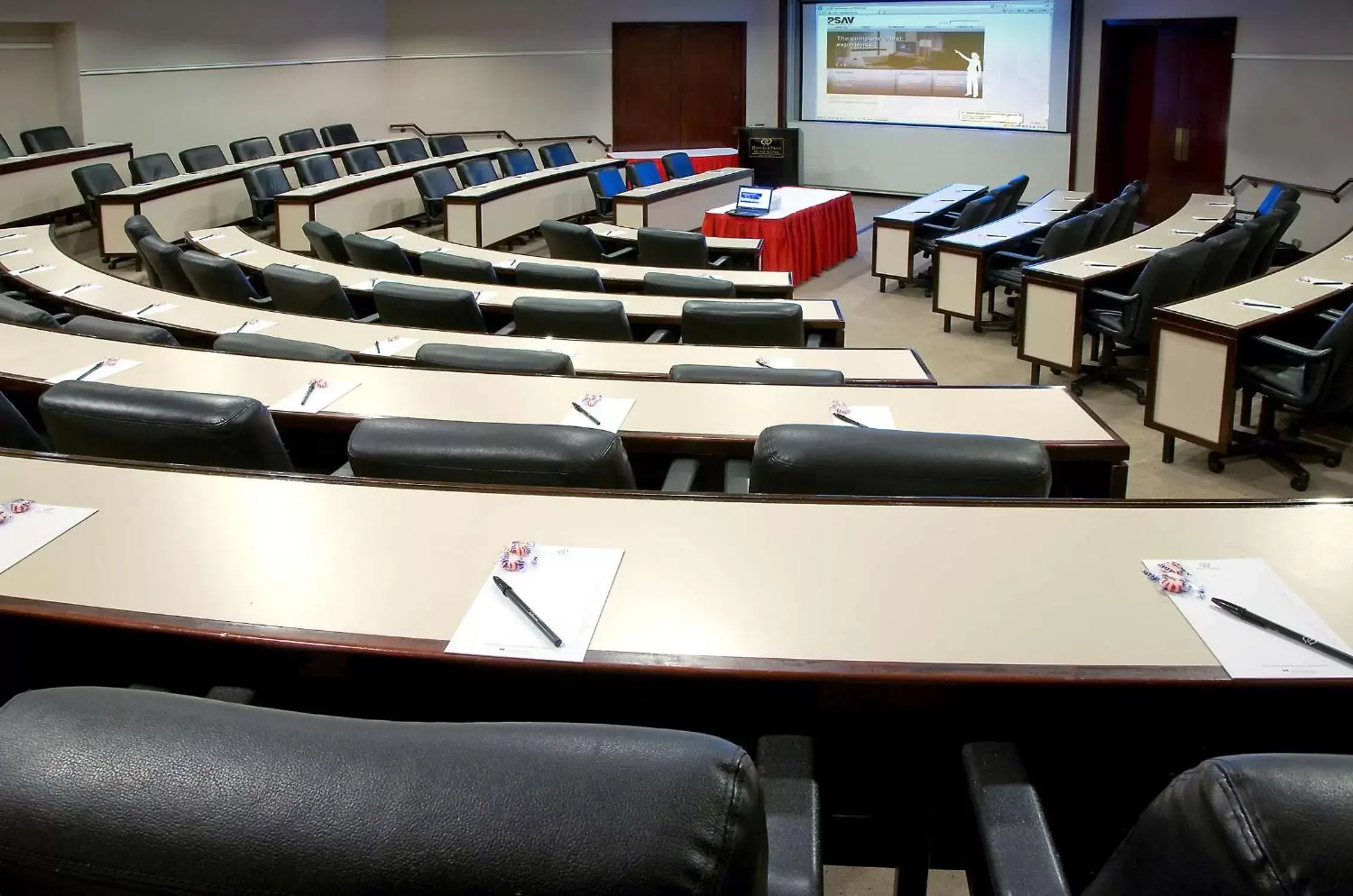 Meeting/conference room in DoubleTree Suites by Hilton Hotel & Conference Center Chicago-Downers Grove