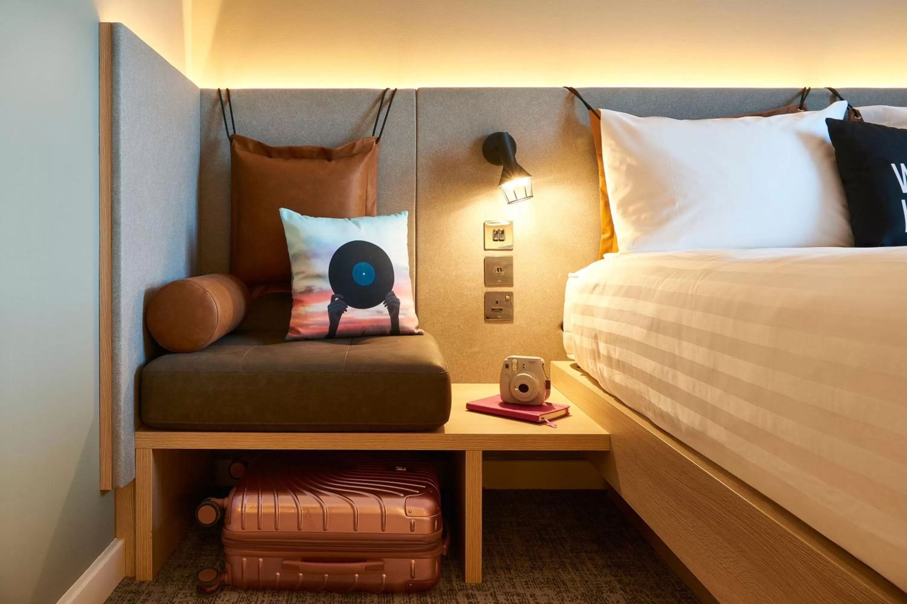 Photo of the whole room, Bed in Moxy Slough