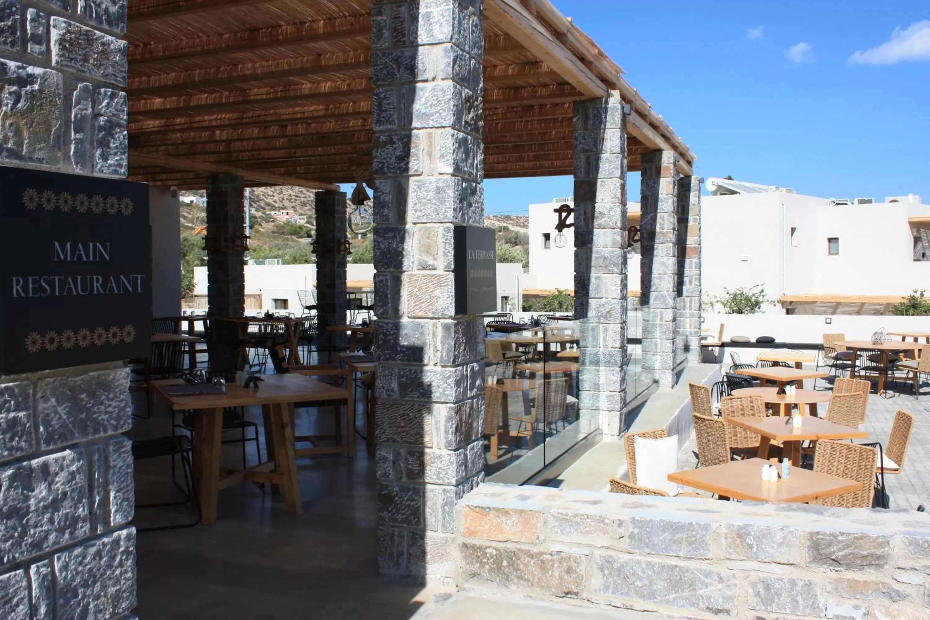 Restaurant/places to eat in Helios Beach Hotel & Bungalows