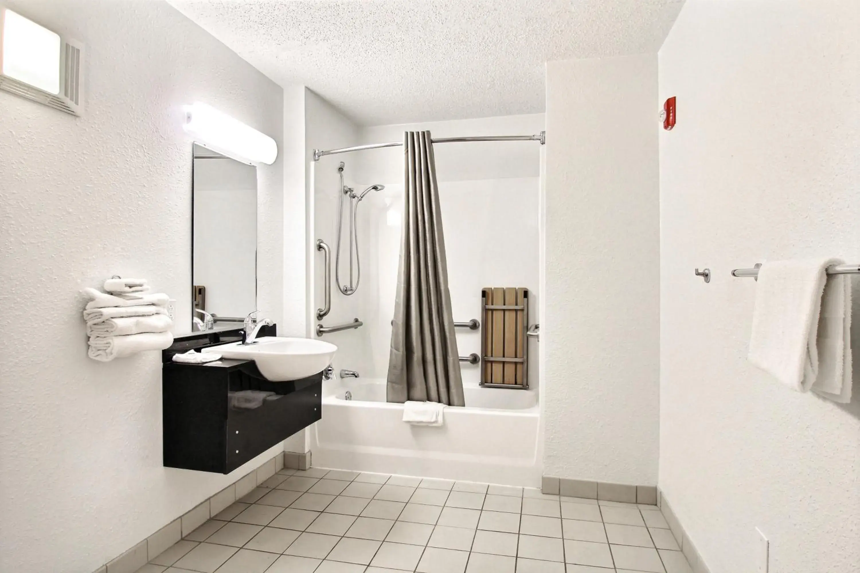 Bathroom in Motel 6-Middleburg Heights, OH - Cleveland