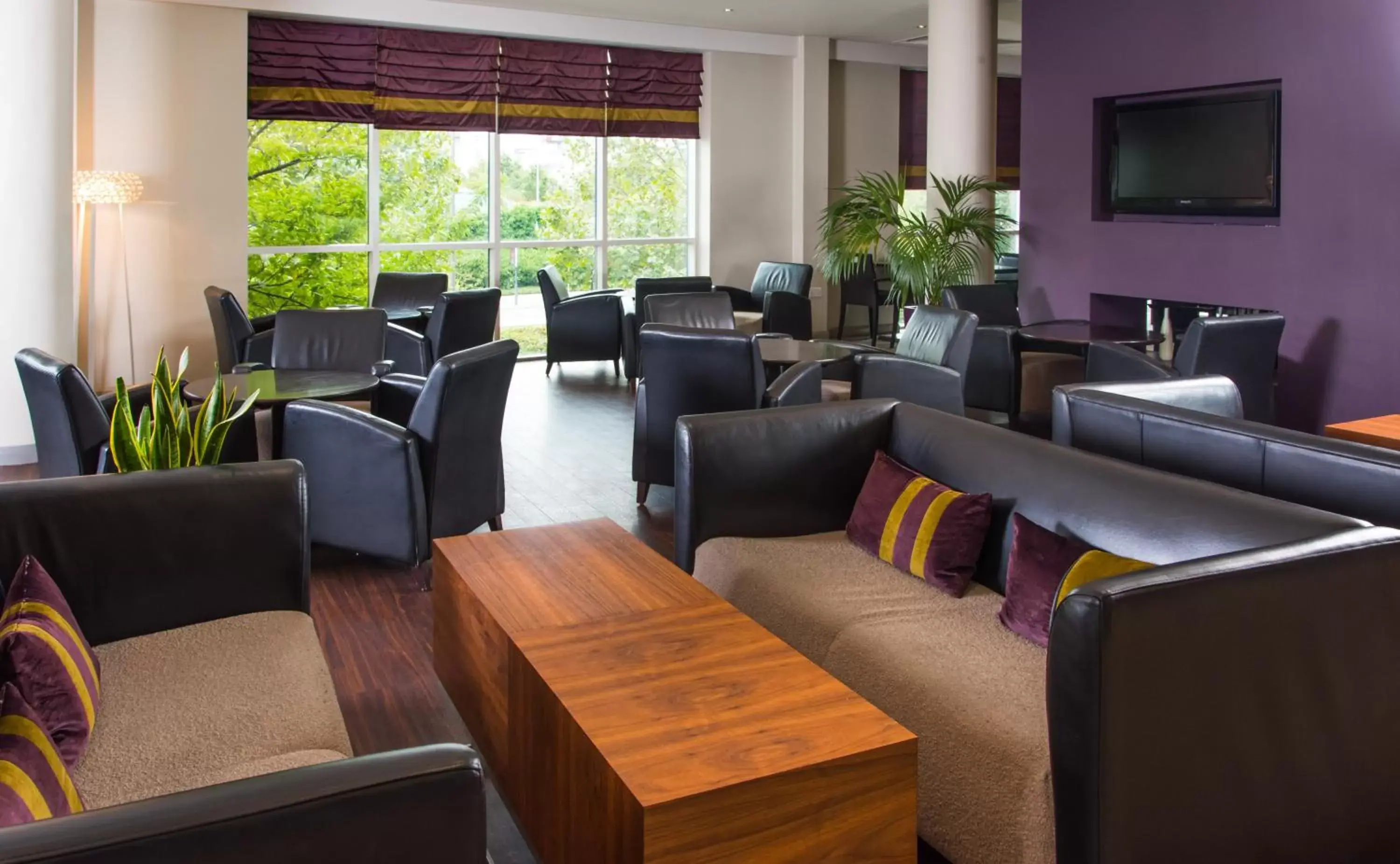 Restaurant/places to eat, Lounge/Bar in Holiday Inn Express London Greenwich, an IHG Hotel