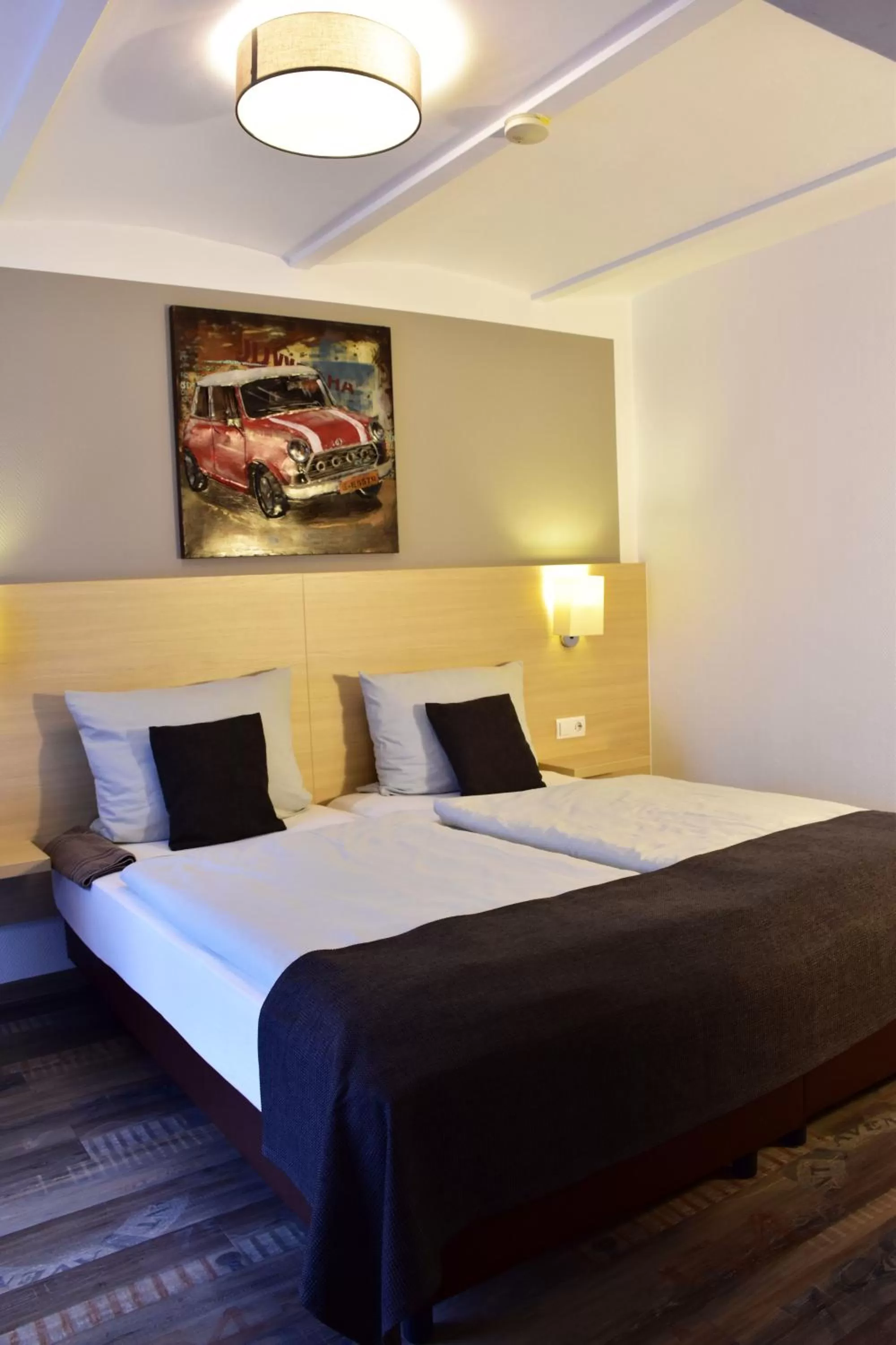 Photo of the whole room, Bed in Altes Eishaus, Hotel & Restaurant