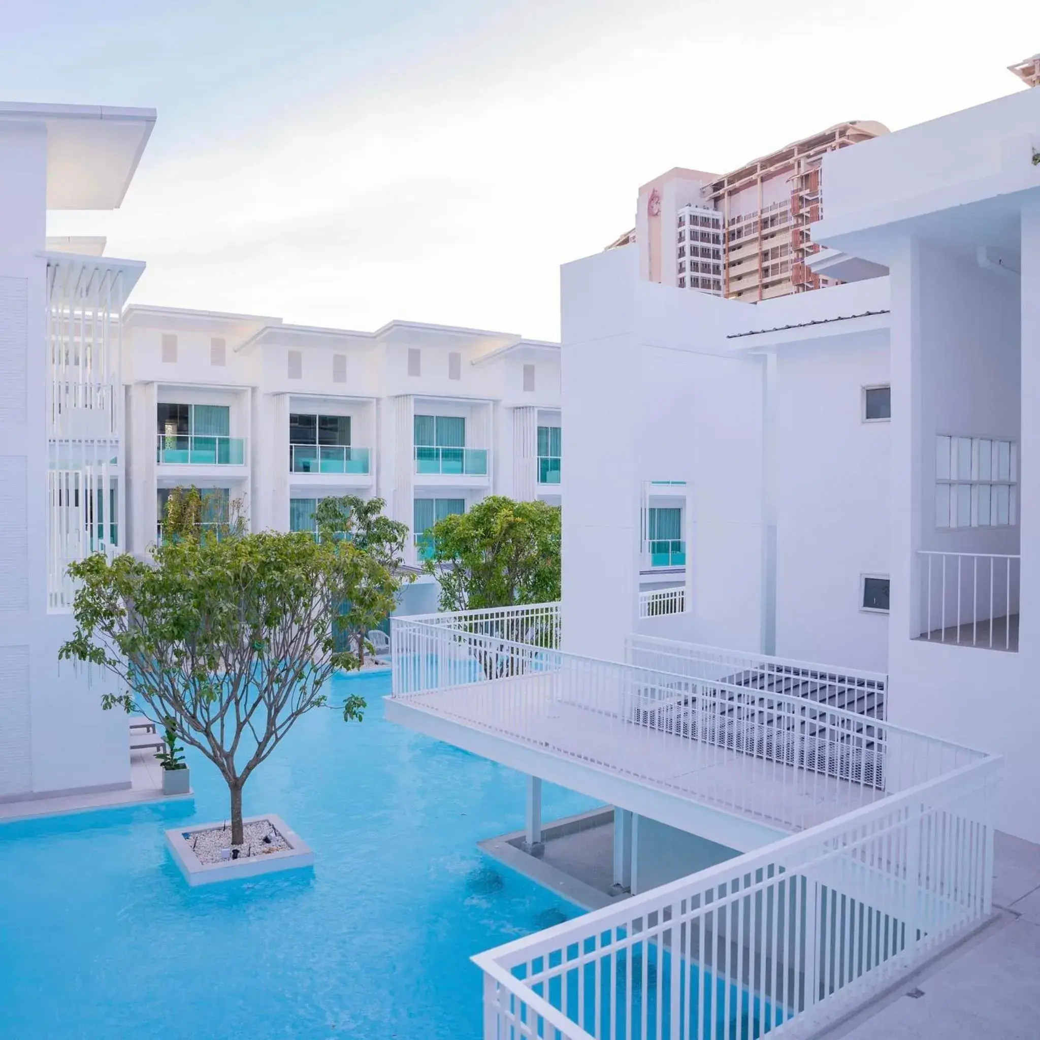 Swimming Pool in Prima Hotel Pattaya