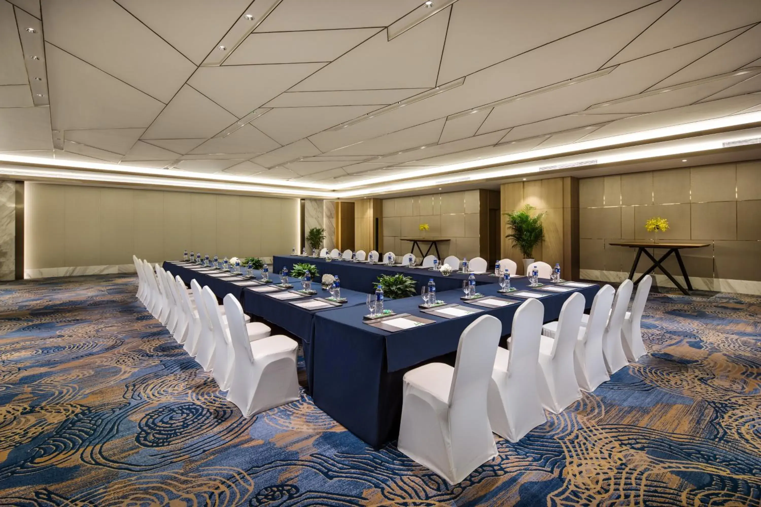 Meeting/conference room in Holiday Inn Nanjing Harbour, an IHG Hotel