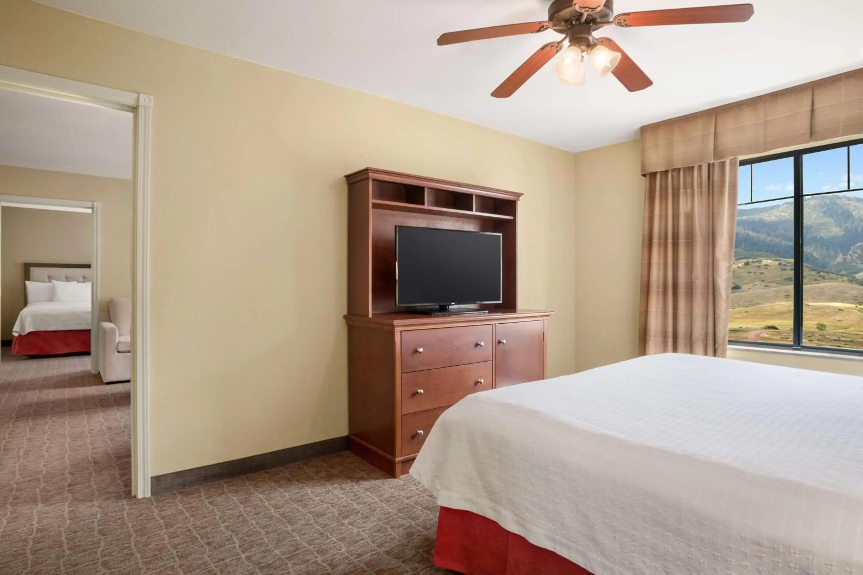Bed, TV/Entertainment Center in Homewood Suites by Hilton Denver - Littleton