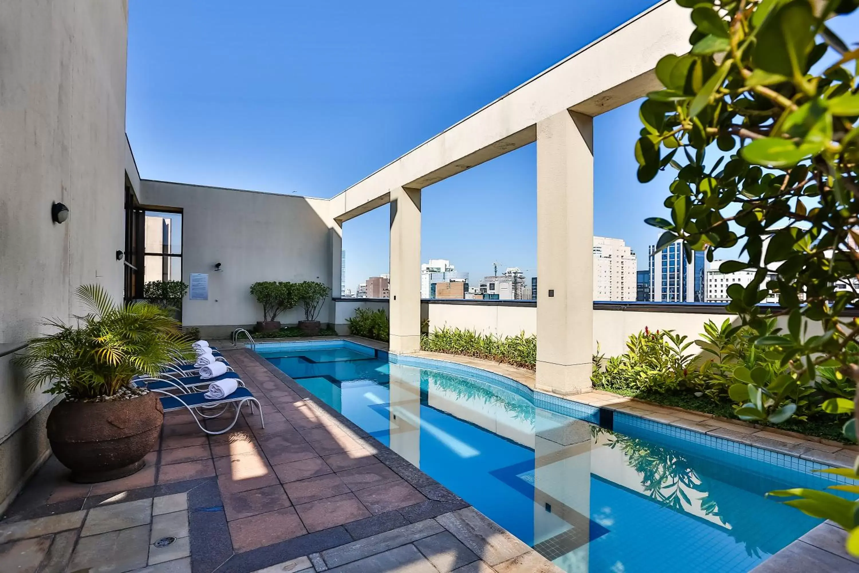 Swimming Pool in Double Tree by Hilton São Paulo Itaim