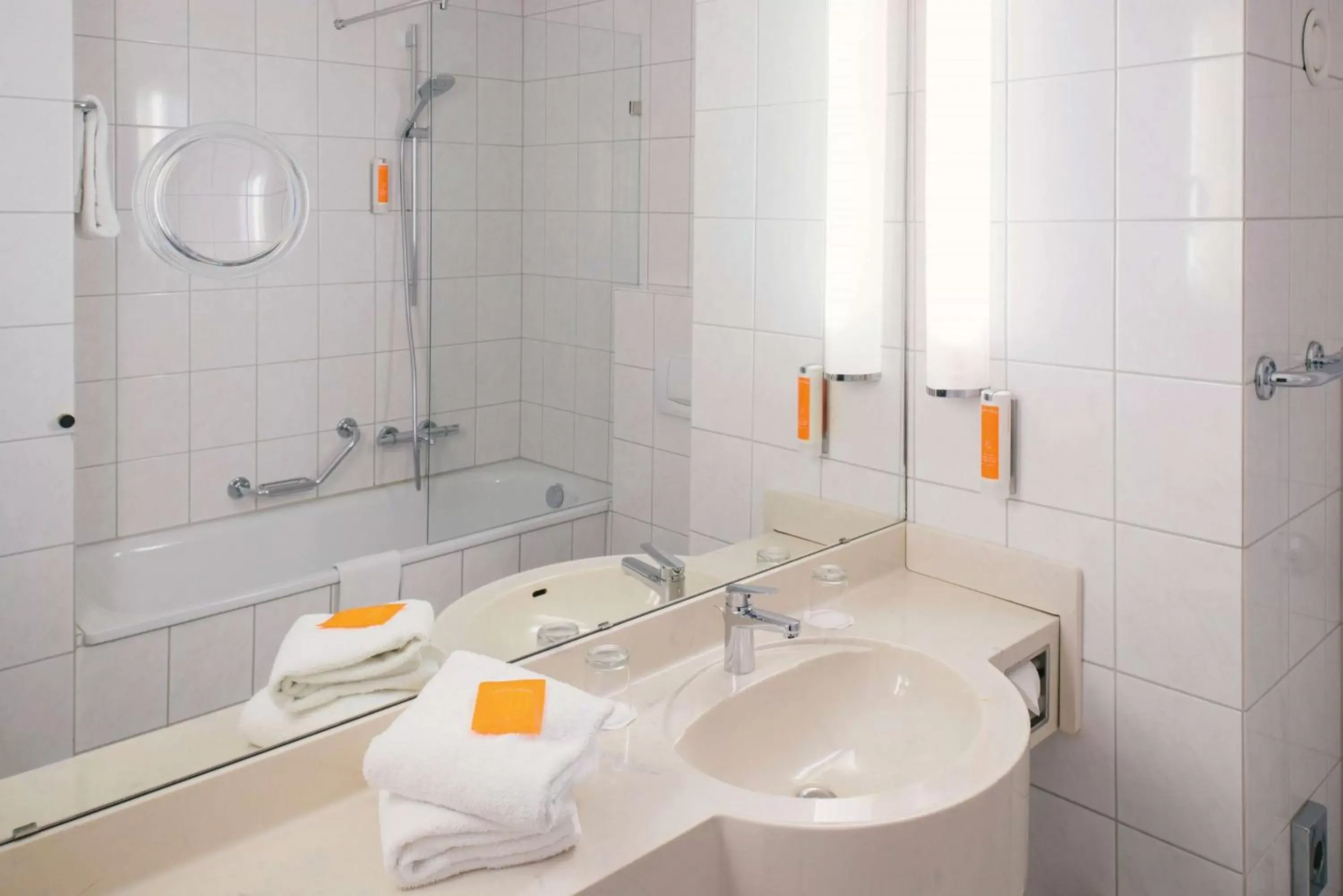 TV and multimedia, Bathroom in Vienna House Easy by Wyndham Castrop-Rauxel