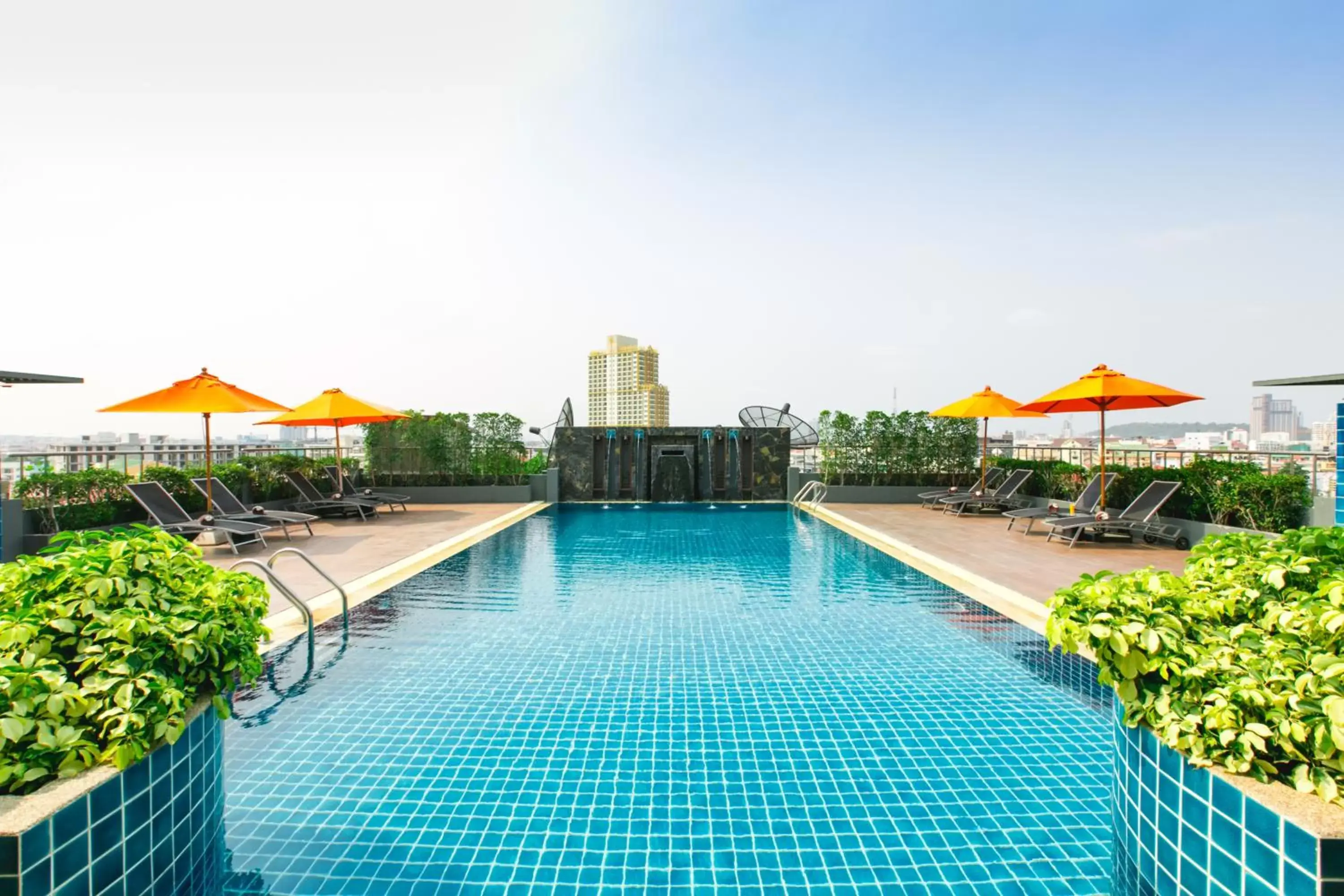 Swimming pool in Adelphi Pattaya Swimming pool in Adelphi Pattaya