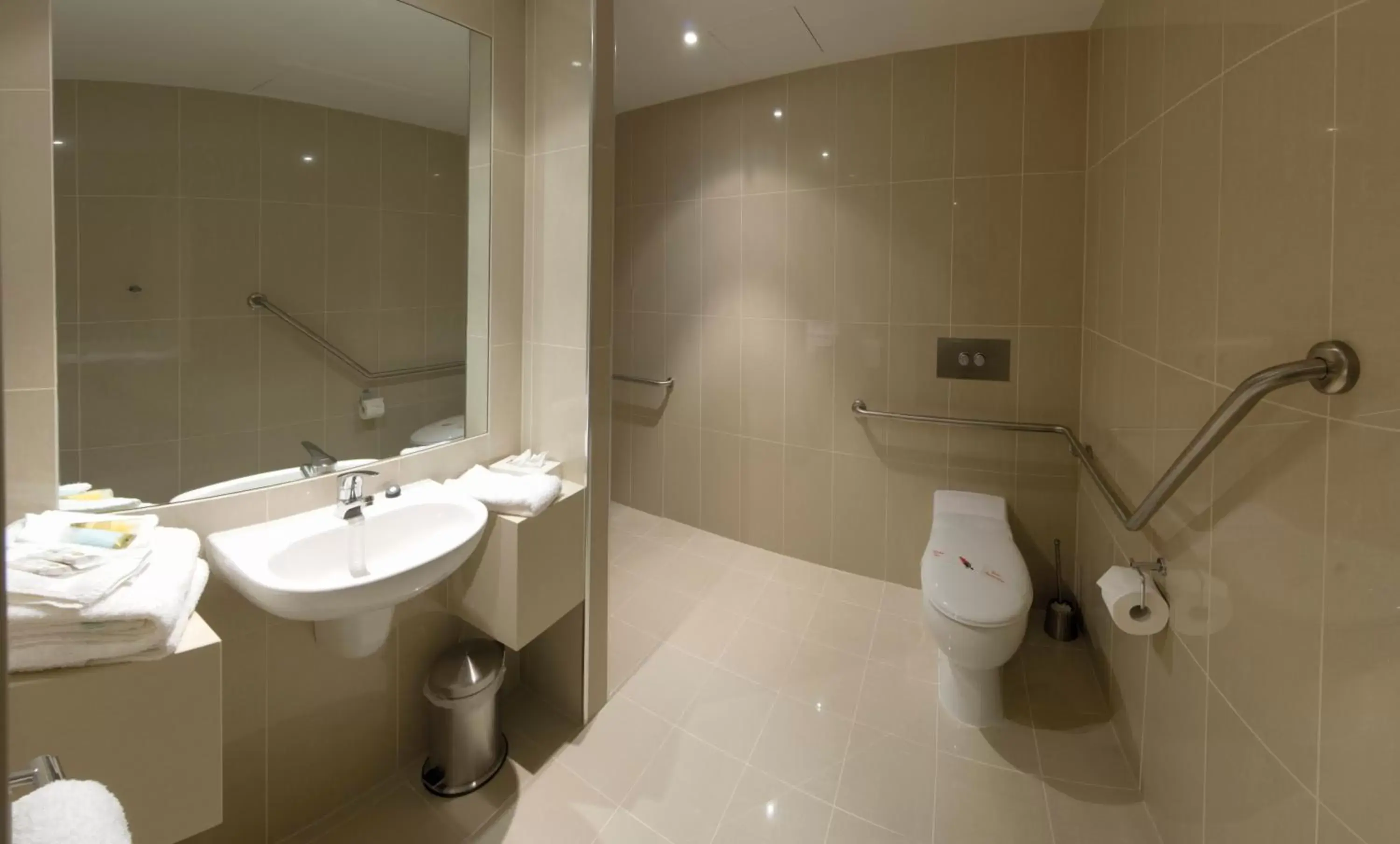 Bathroom in Atlantis Hotel Melbourne